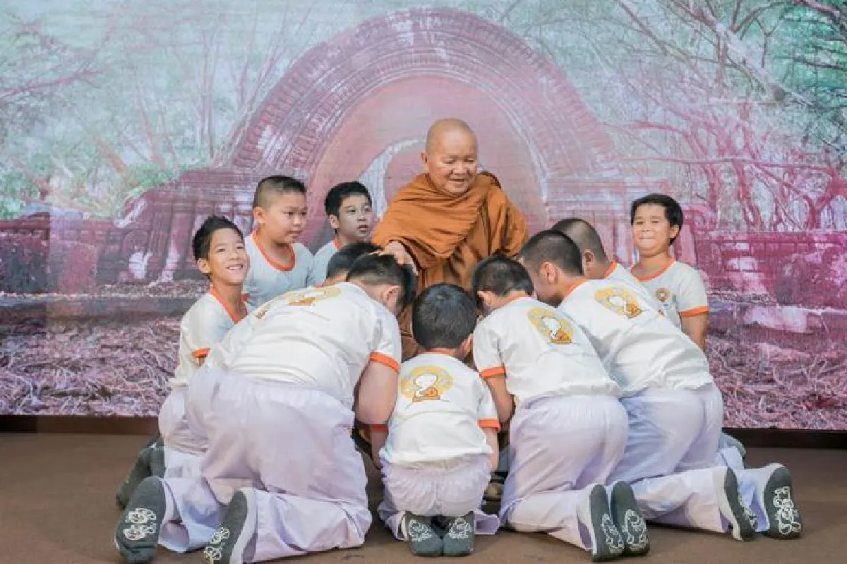 ธรรมะซัมเมอร์แคมป์ บวชฝึกตนเป็นคนดี