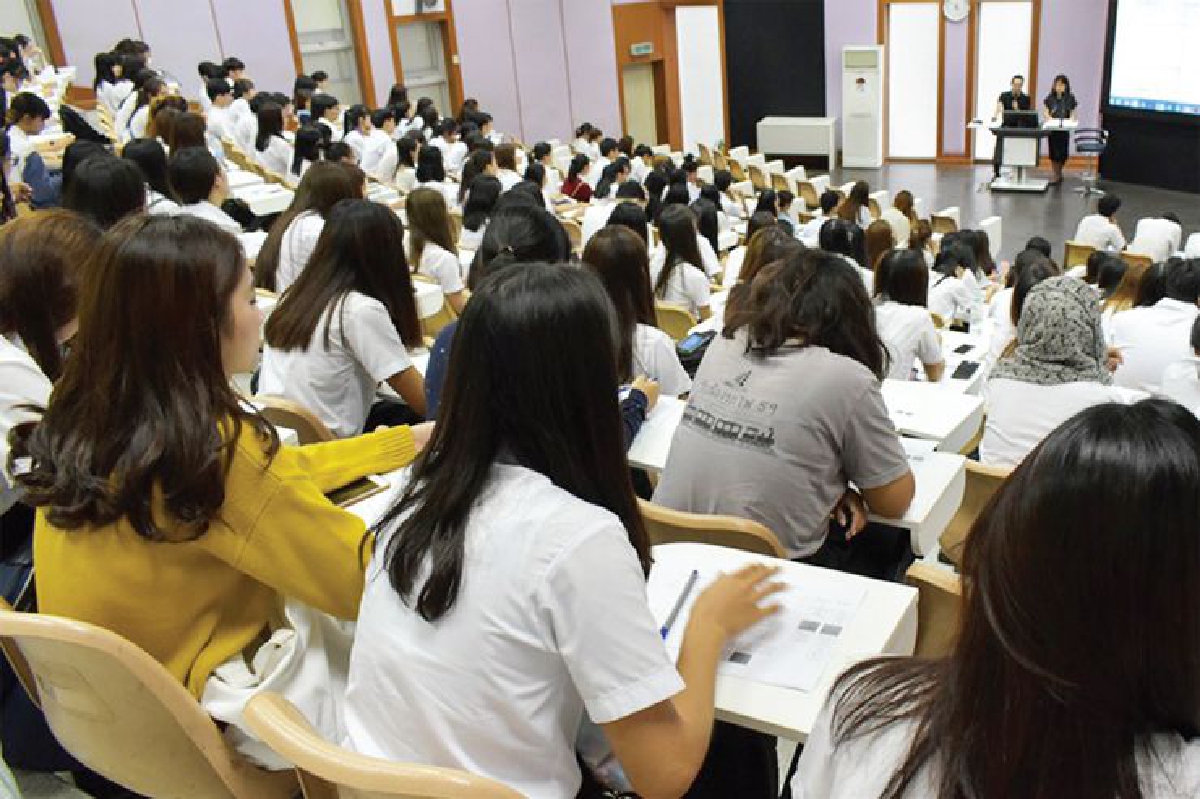 วิกฤติมหา’ลัย โจทย์ใหญ่ที่ต้องเร่งปรับตัว วิกฤติมหา’ลัย โจทย์ใหญ่ที่ต้องเร่งปรับตัว
