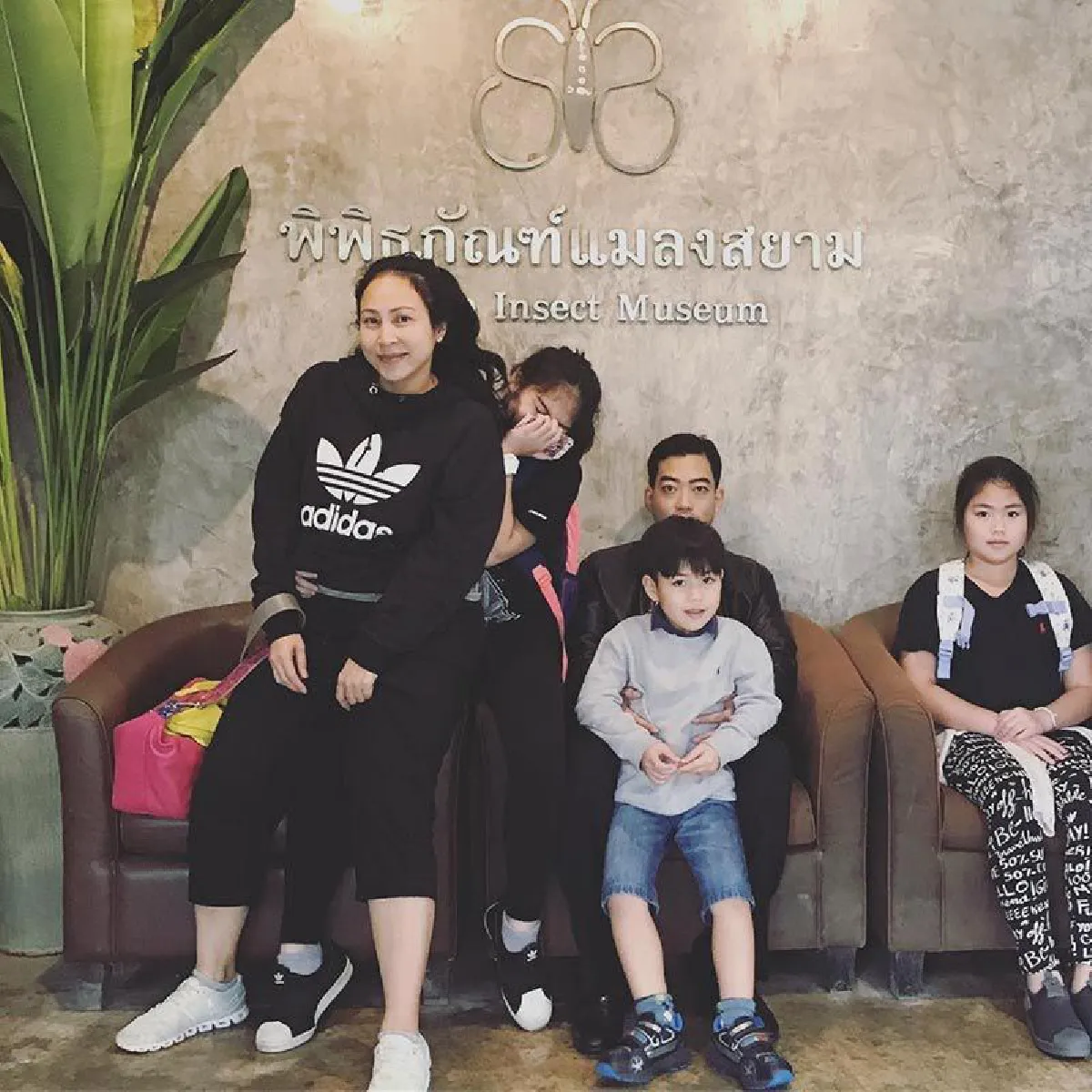 ย้อนดูคลิป กิ๊ก สุวัจนี อ่านเรื่องผีใส่อินเนอร์แรงเกิน ทำเอาลูกชายกลัวจนร้องไห้!