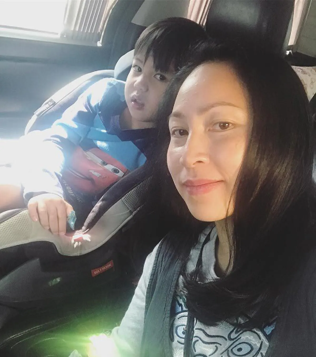 ย้อนดูคลิป กิ๊ก สุวัจนี อ่านเรื่องผีใส่อินเนอร์แรงเกิน ทำเอาลูกชายกลัวจนร้องไห้!