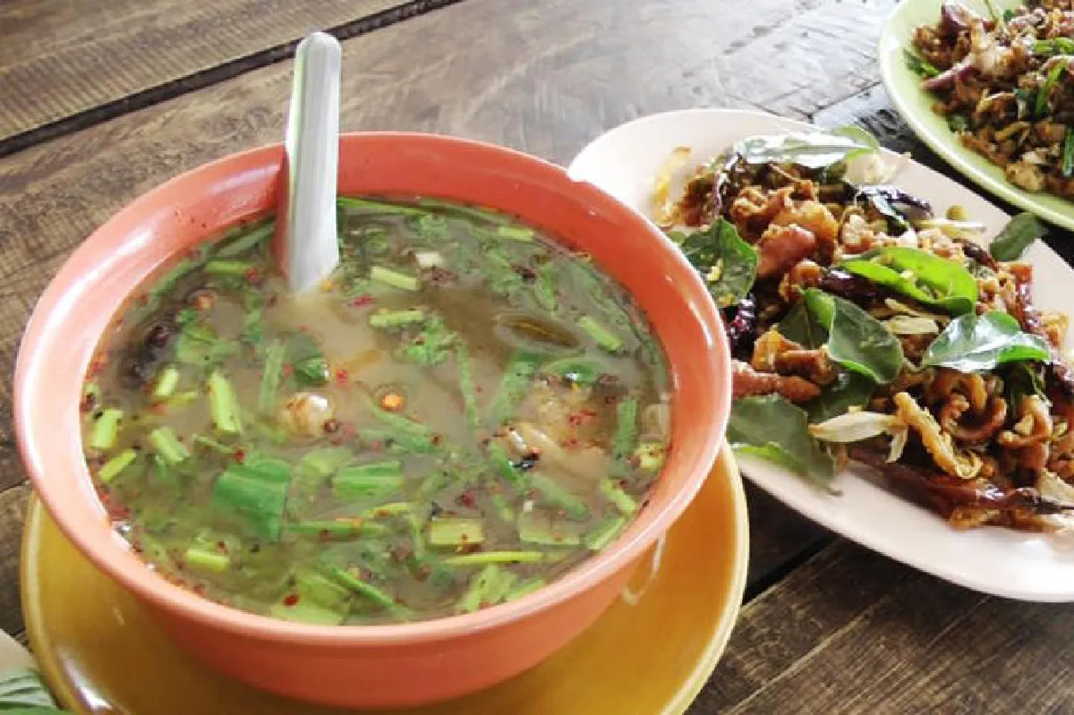 ร้านลาบเป็ดชาละวัน อร่อยตามสไตล์ชนบท