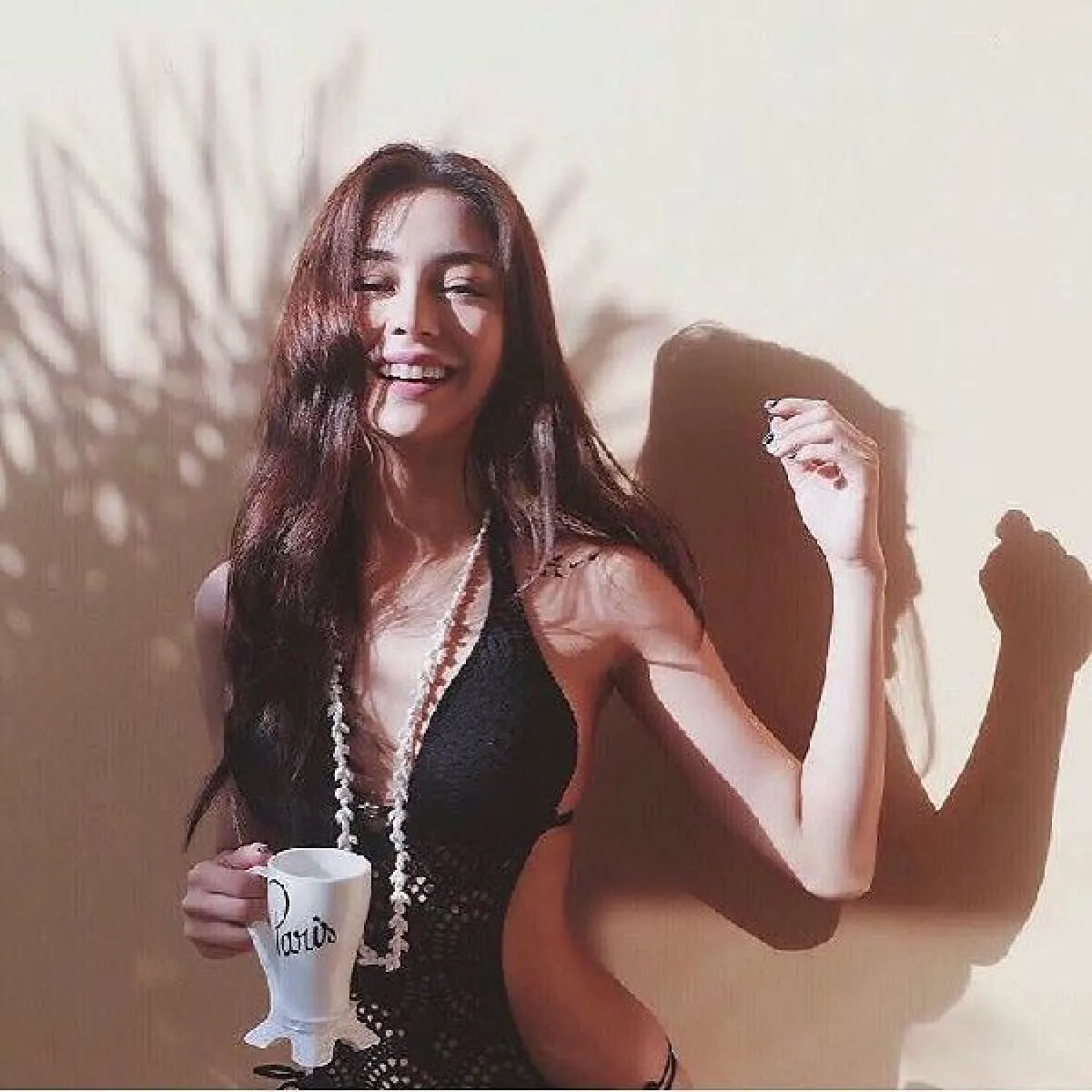 หน้าสวยหุ่นแซ่บ! ซูริ ซูซานน่า หรือ คลาร่า อวดความเซ็กซี่ในชุดว่ายน้ำ