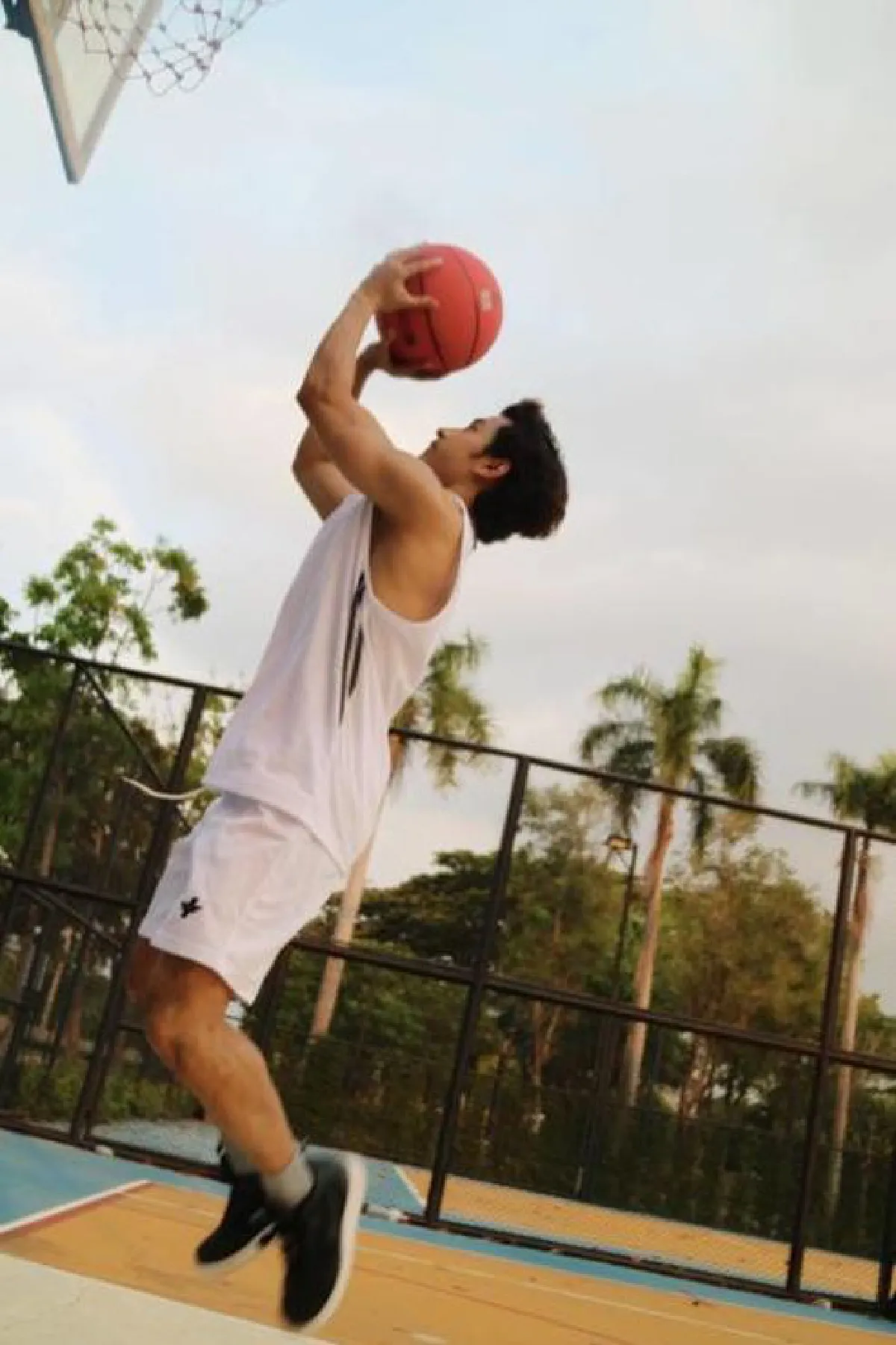 พงค์พิพัฒน์ คงนาค ฟิตร่างกายด้วยบาสฯ และฟุตซอล