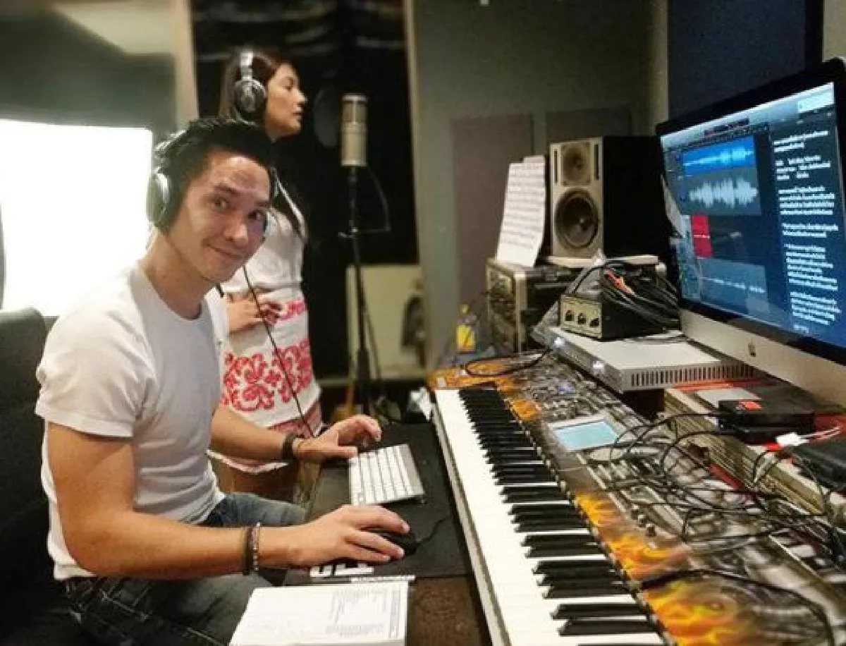 ไพเราะมาก! "อีแย้ม" ร้องเพลงบุพเพสันนิวาส ให้แฟนหนุ่ม