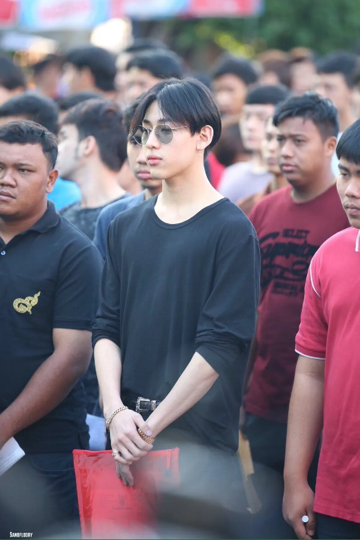 แฟนคลับเอาใจช่วย! แบมแบม GOT7 ทำหน้าที่ชายไทย ลุ้นจับใบดำ-ใบแดง