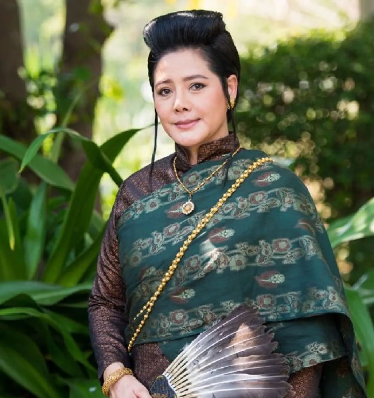 ภาพล่าสุด คุณหญิงจำปา สวยสง่าในชุดผ้าไทย ถ่ายงานครั้งแรกหลังละครดังเปรี้ยง