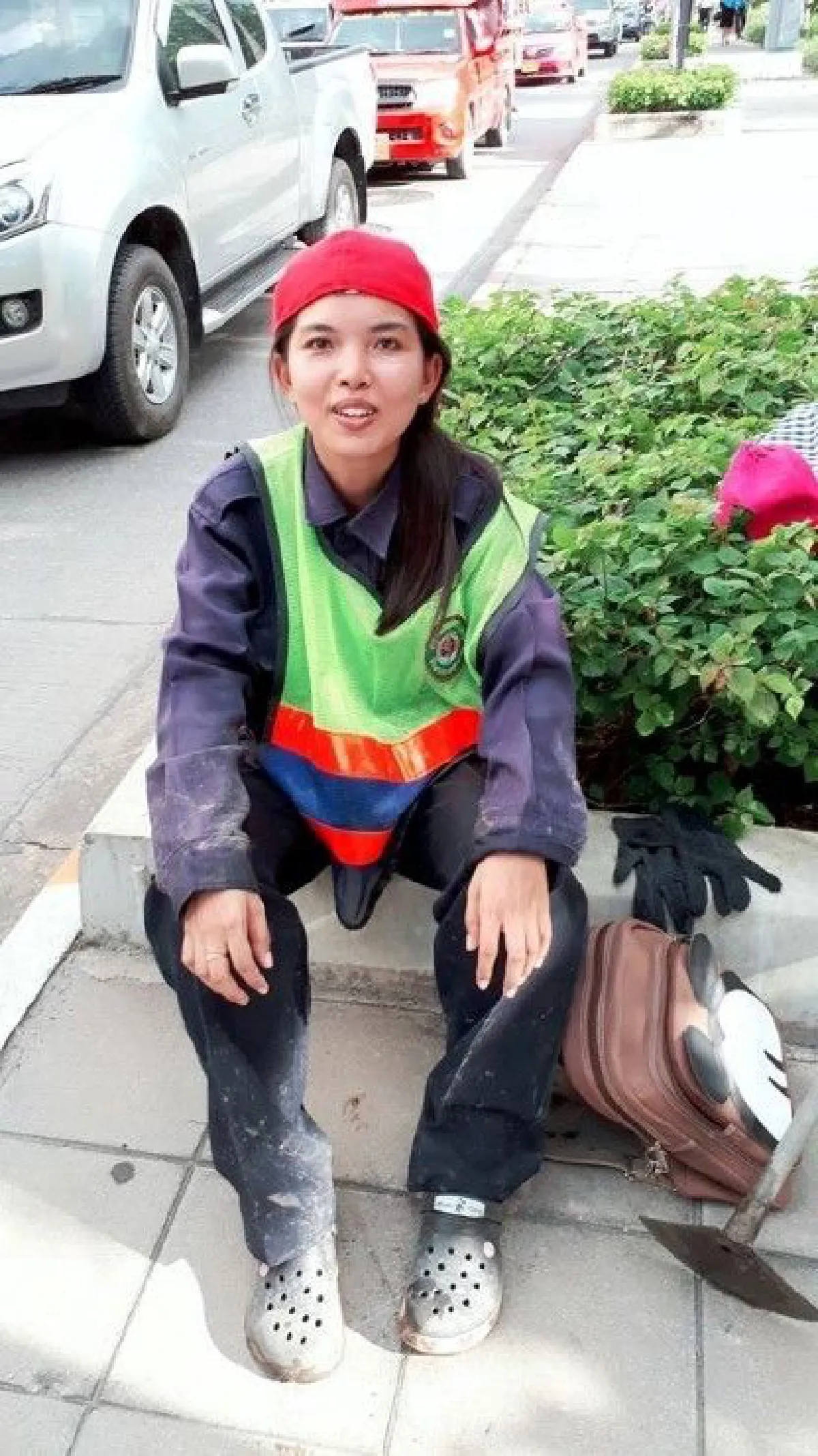 เปิดใจ "อ้อม สุวนันท์" จบป.ตรี แต่เลือกเป็นคนกวาดถนนหวังสวัสดิการรักษาแม่