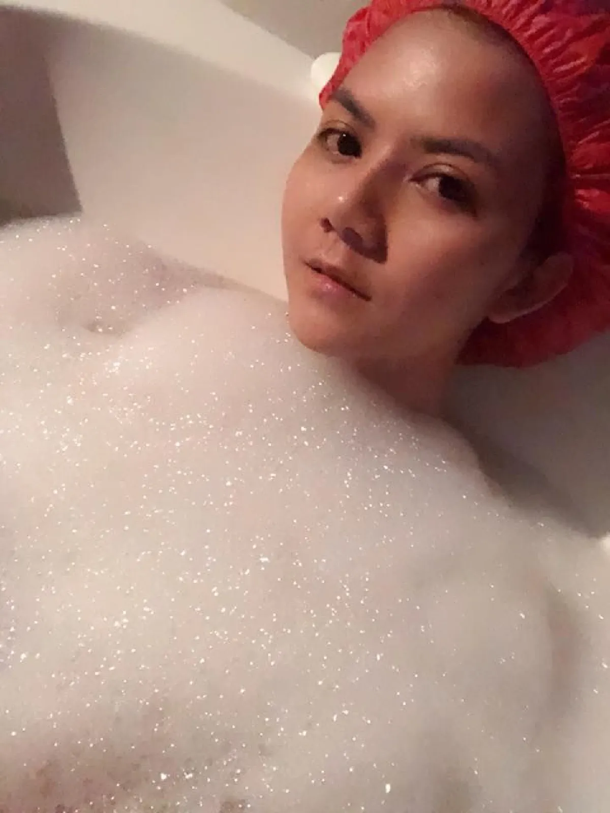 จ๊ะ อาร์สยาม พักผ่อนที่บ้านสุดชิล เซลฟี่โชว์หวิวในอ่างอาบน้ำ