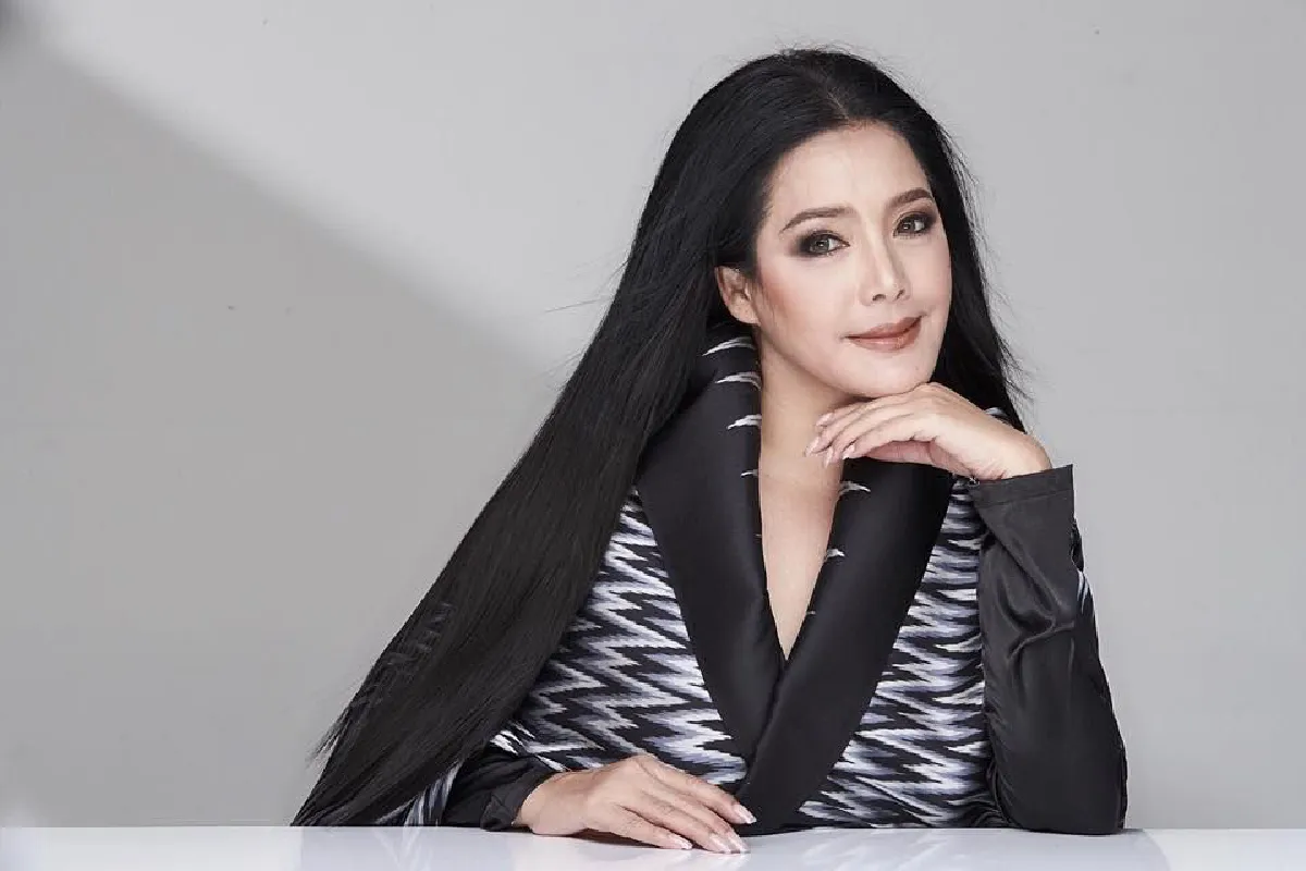 ภาพล่าสุด คุณหญิงจำปา สวยสง่าในชุดผ้าไทย ถ่ายงานครั้งแรกหลังละครดังเปรี้ยง