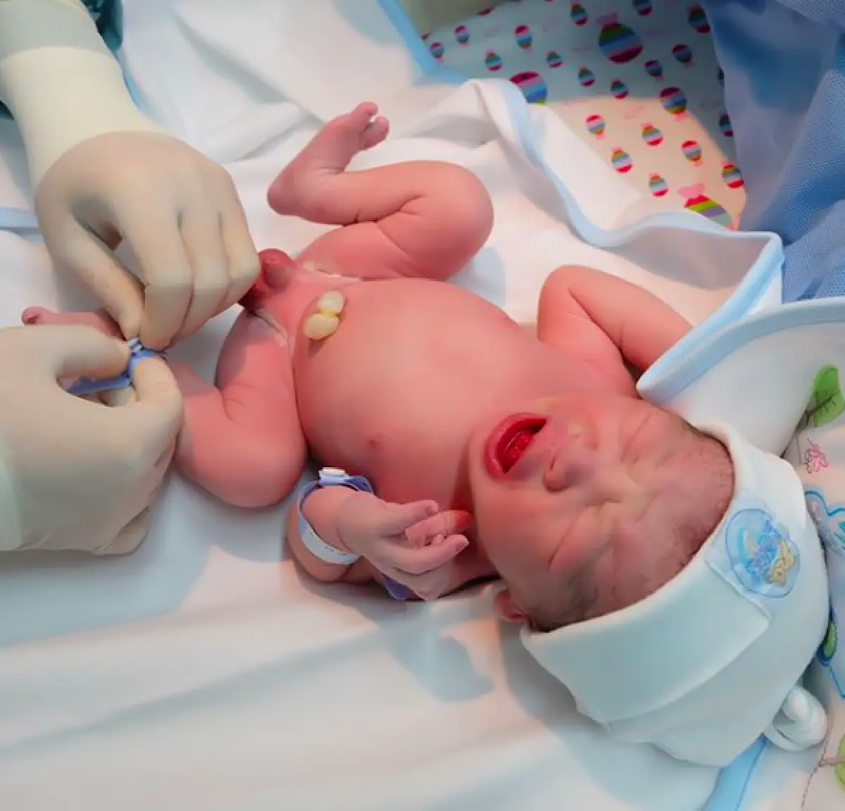 คลอดแล้ว! “น้องดาวิน” ลูกชายคนแรกของ "บอย โชคชัย”