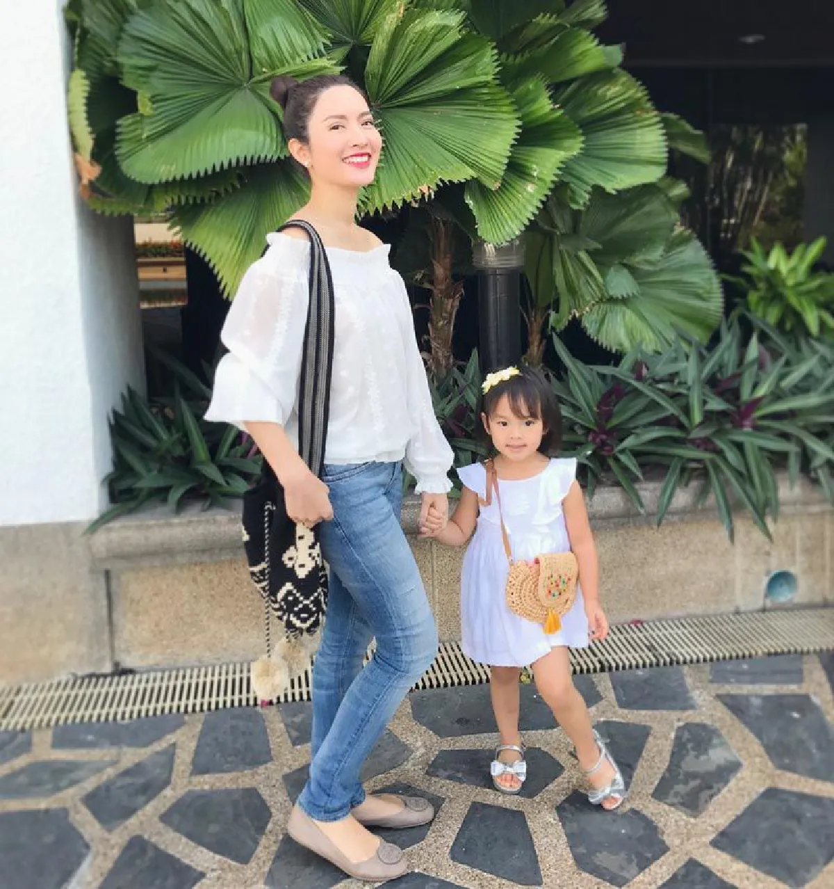 แฟชั่นล่าสุดของ น้องปีใหม่ เจอดราม่า! แฟนคลับติงถอดเสื้อถ่ายแบบไม่เหมาะสม