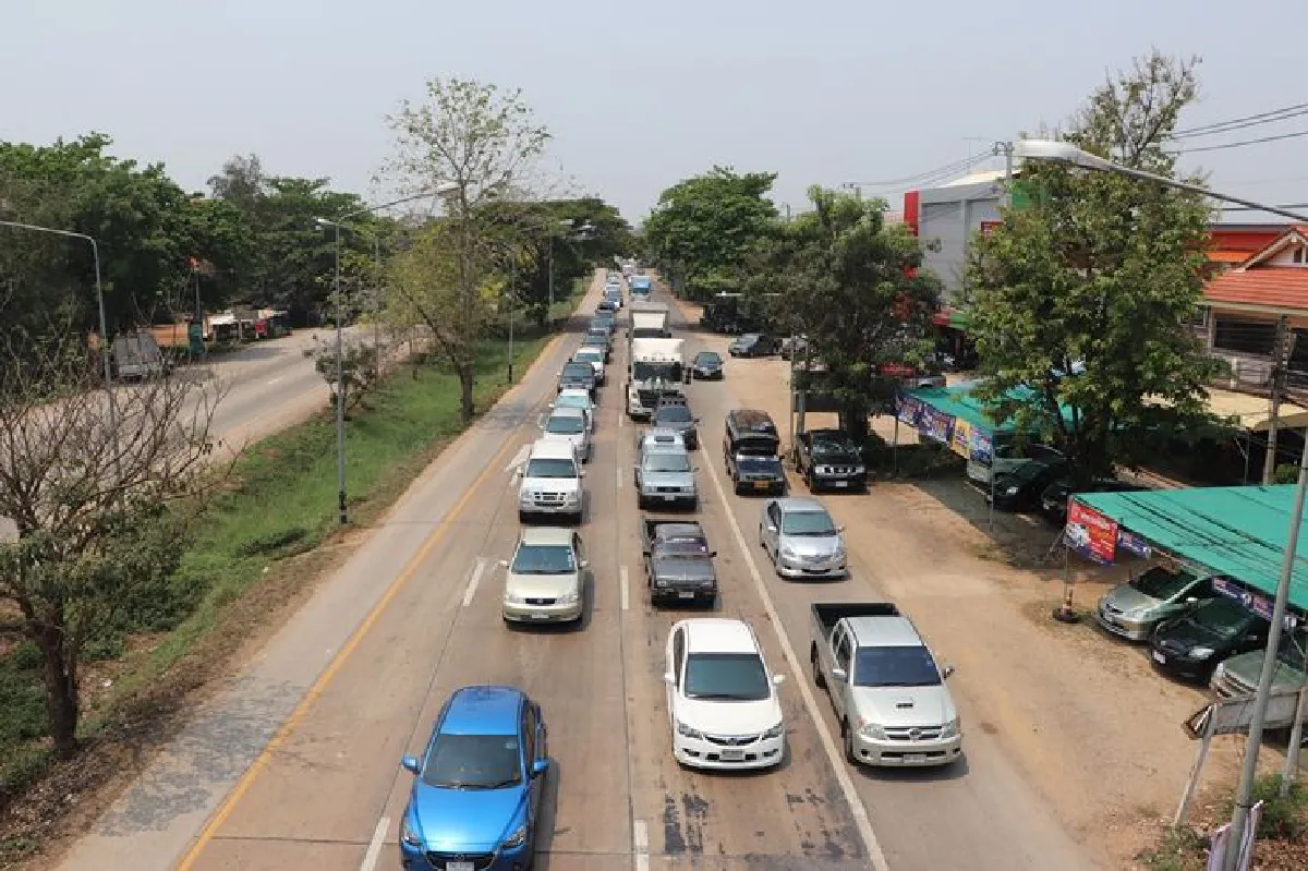 ถนนพหลโยธินเข้าลำปางการจราจรคึกรับสงกรานต์ปี61