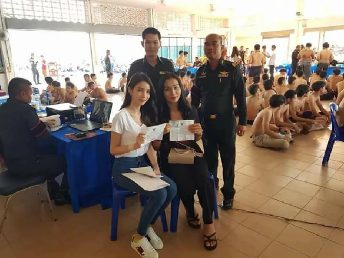 หนุ่มๆตาค้าง! โยชิ รินรดา สาวสองดีกรีมิสทิฟฟานี่เข้าร่วมเกณฑ์ทหาร