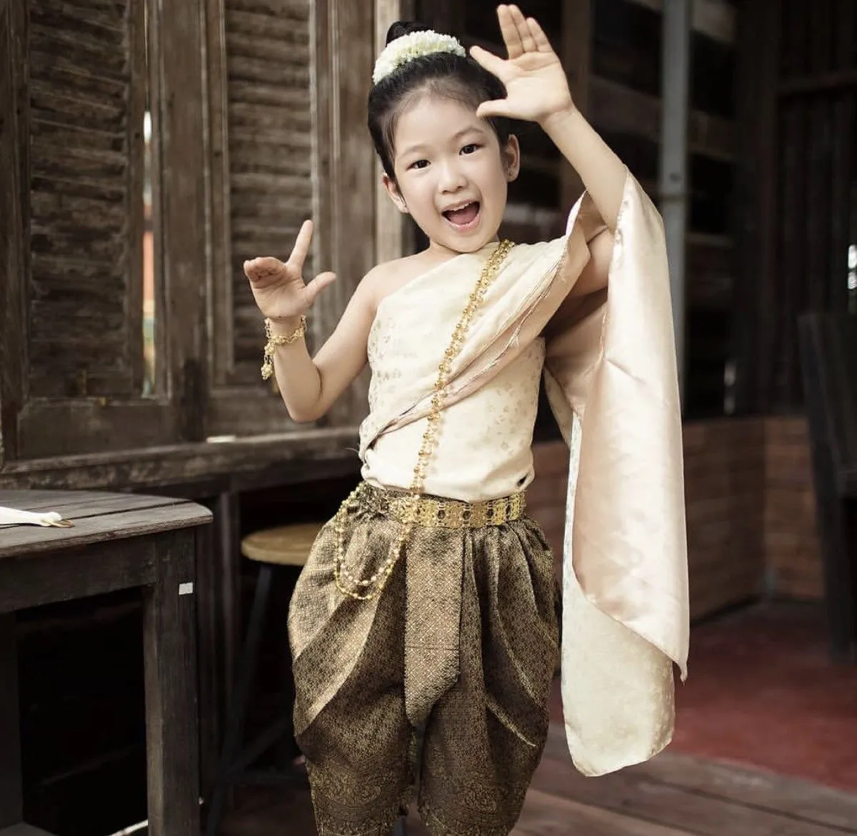 ส่องภาพน่ารักของ น้องปราง ลูกสาวคนเล็กที่พ่อเดชทั้งรักทั้งหลง