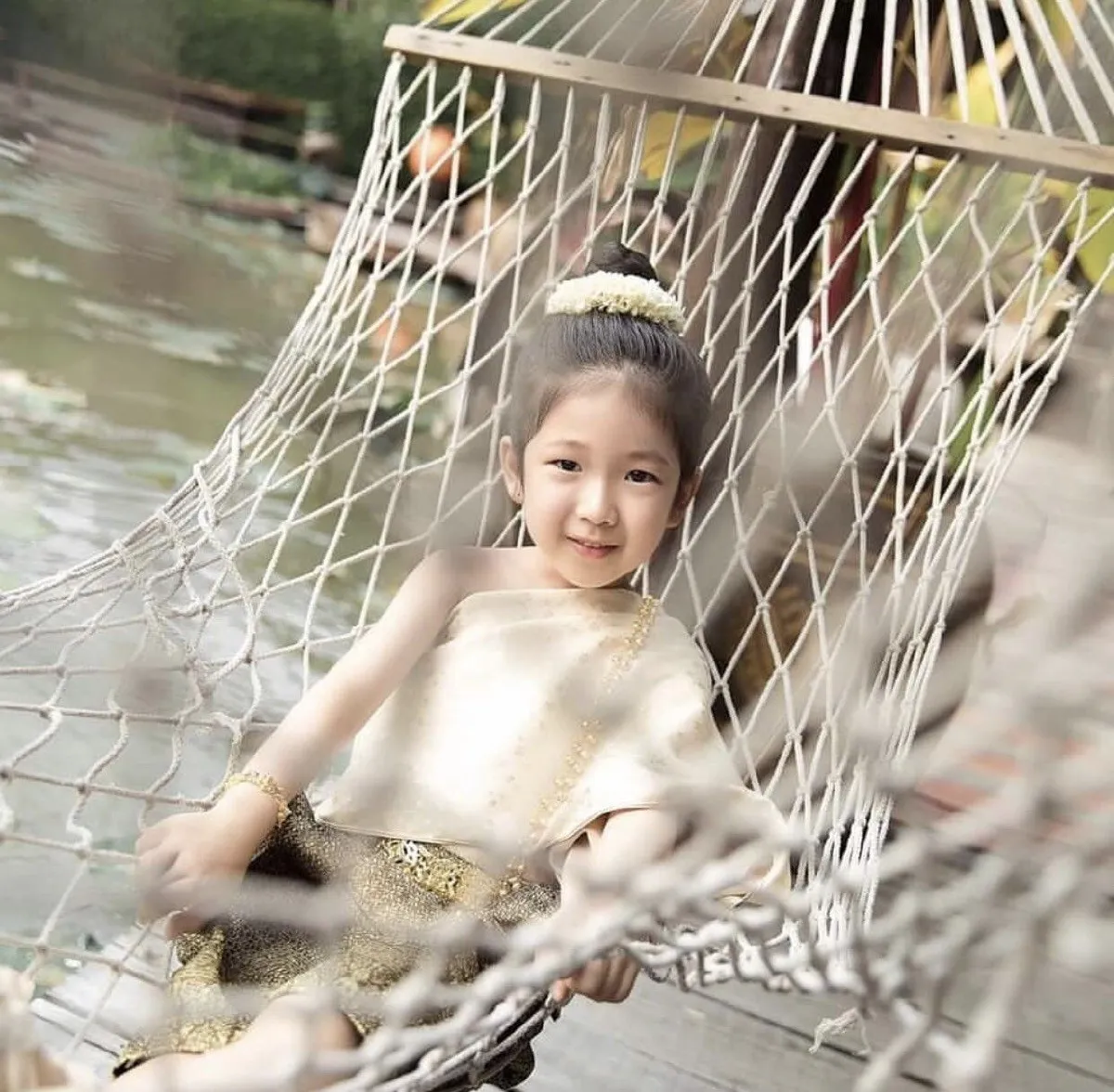 ส่องภาพน่ารักของ น้องปราง ลูกสาวคนเล็กที่พ่อเดชทั้งรักทั้งหลง