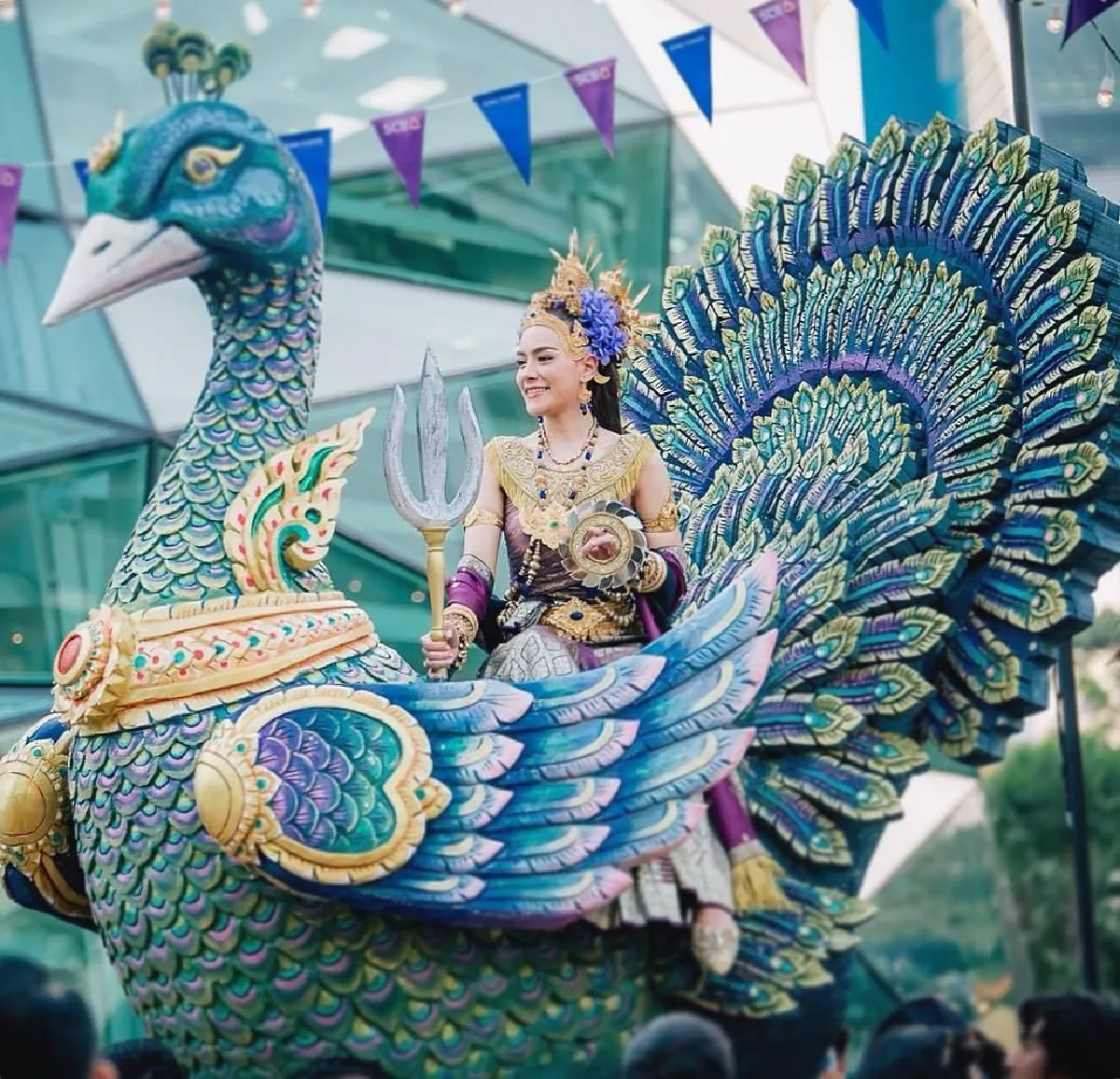 งามระยับจับตา! 5 สาวคนดังแปลงโฉมเป็นนางสงกรานต์ "มโหธรเทวี"