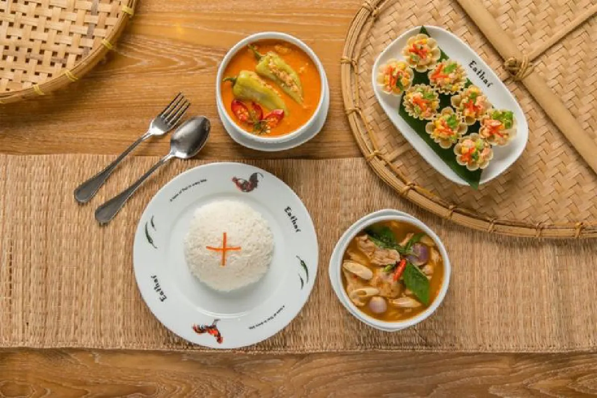 เย็นฉ่ำชื่นใจ อาหารไทยคาว-หวาน @ อีทไทย