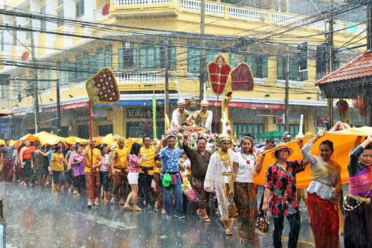 โคราชฟื้นประเพณีแห่พระขอฝนวันสงกรานต์ โคราชฟื้นประเพณีแห่พระขอฝนวันสงกรานต์