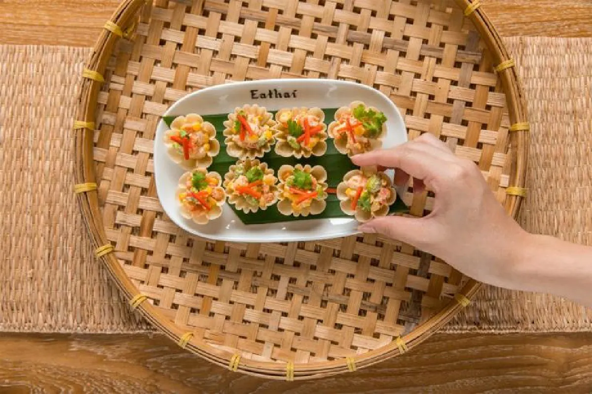 เย็นฉ่ำชื่นใจ อาหารไทยคาว-หวาน @ อีทไทย