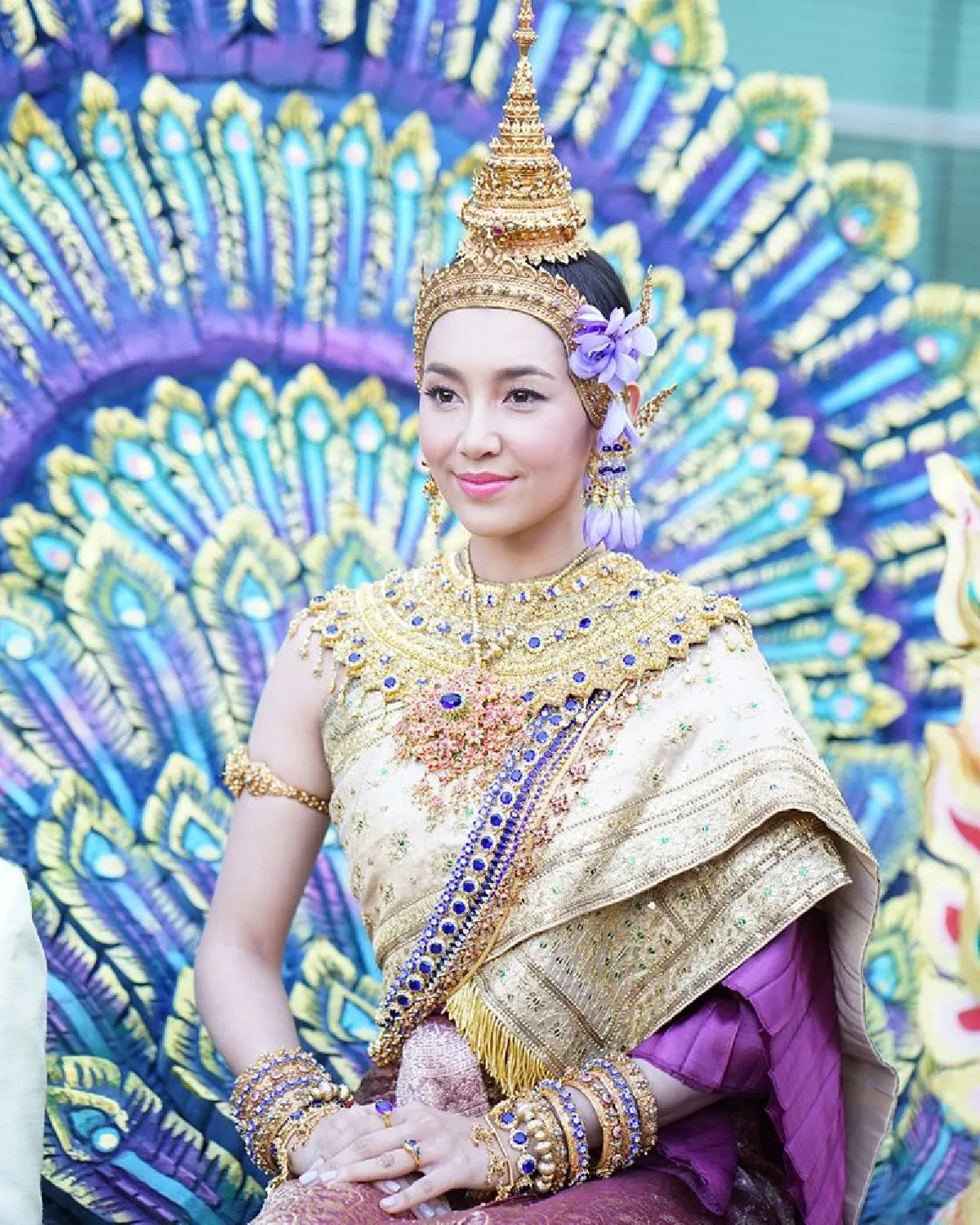 สวยสง่า! เบลล่า ราณี แต่งชุดไทยจัดเต็มอีกครั้ง แปลงโฉมเป็นนางสงกรานต์
