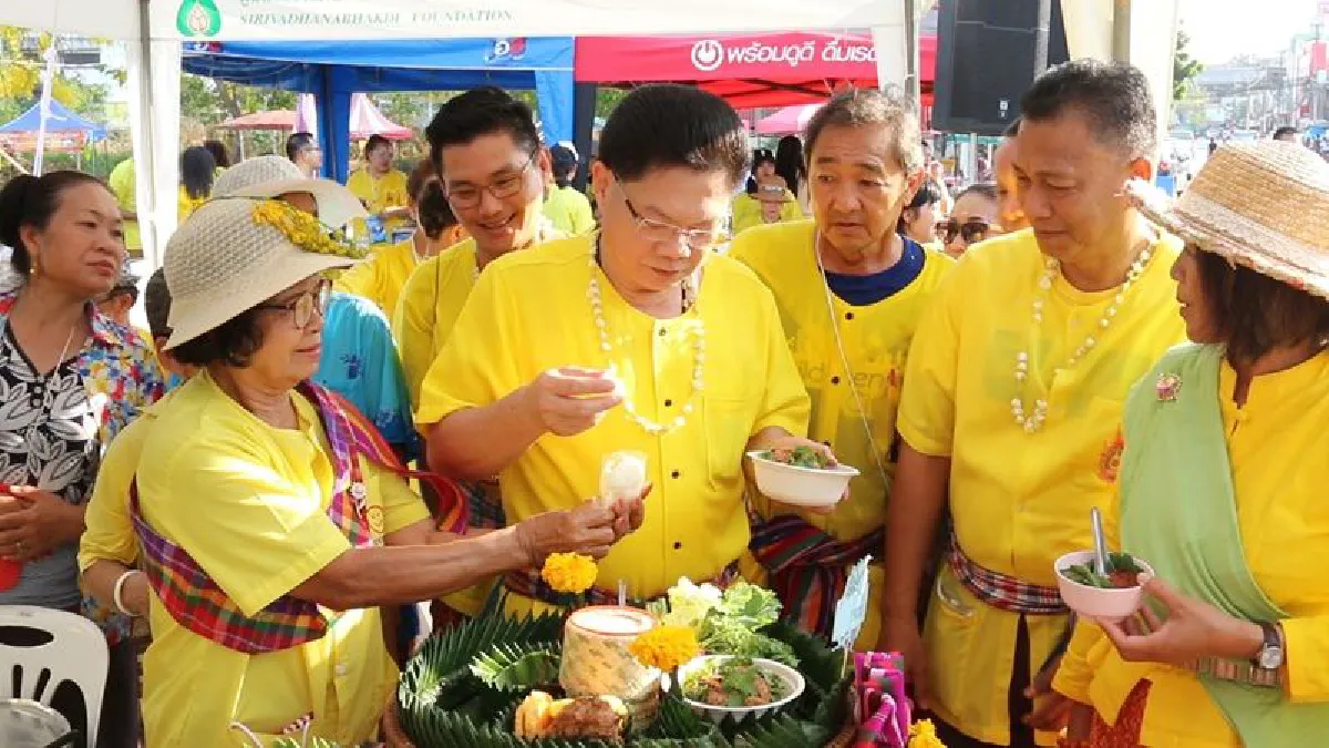 ขอนแก่นปิดถนนข้าวเหนียวสาดน้ำสงกรานต์วันที่2ยังคึก