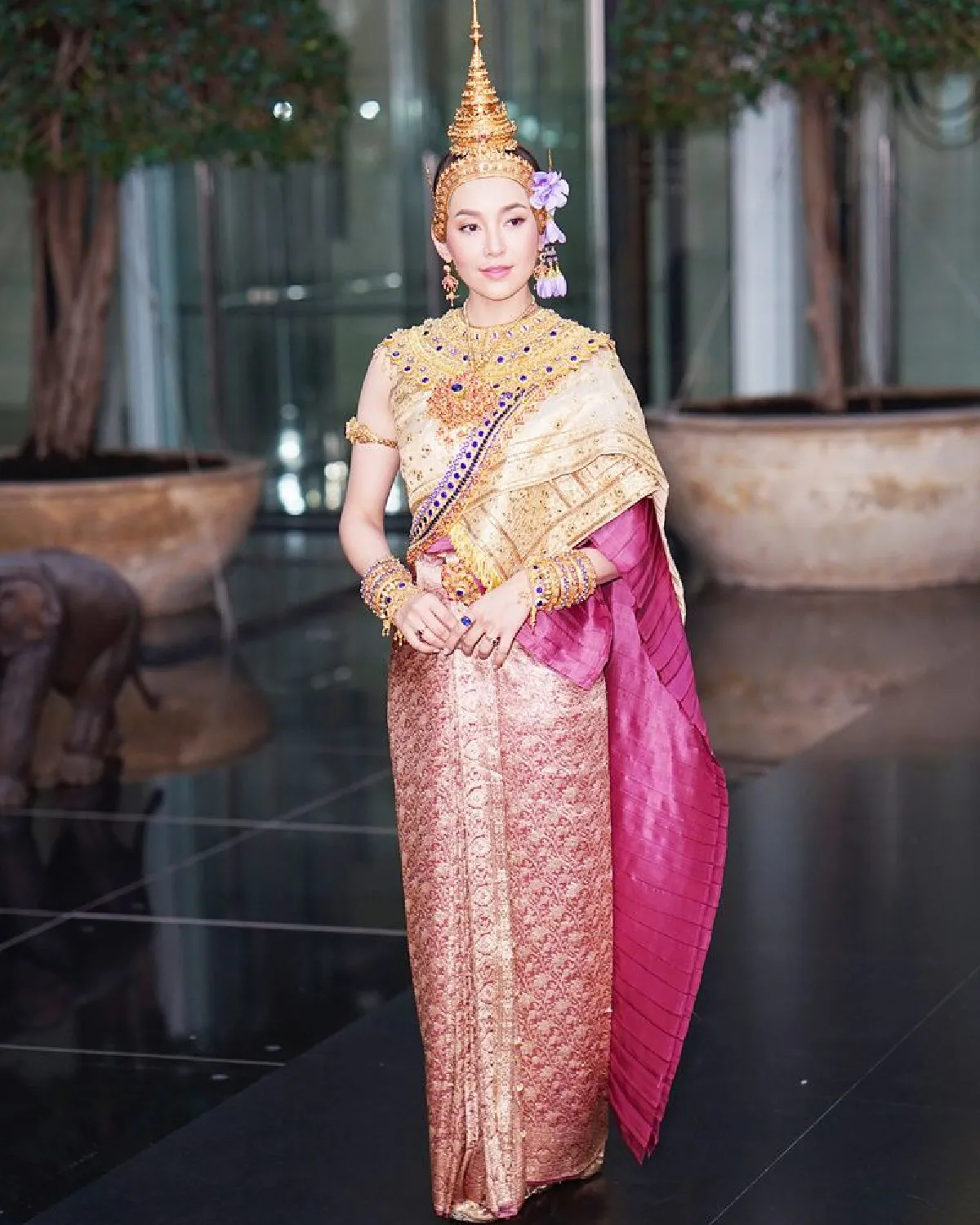 สวยสง่า! เบลล่า ราณี แต่งชุดไทยจัดเต็มอีกครั้ง แปลงโฉมเป็นนางสงกรานต์