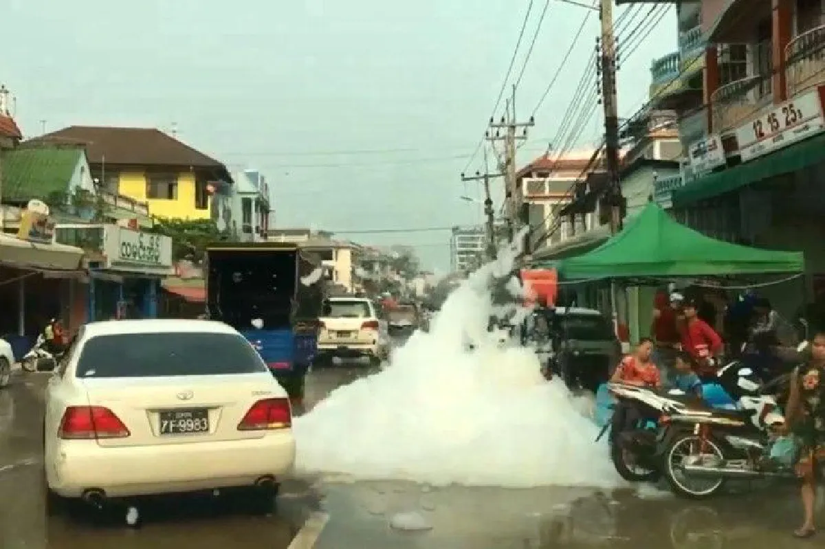 ส่องสงกรานต์ท่าขี้เหล็กสนุกไม่แพ้ฝั่งไทย