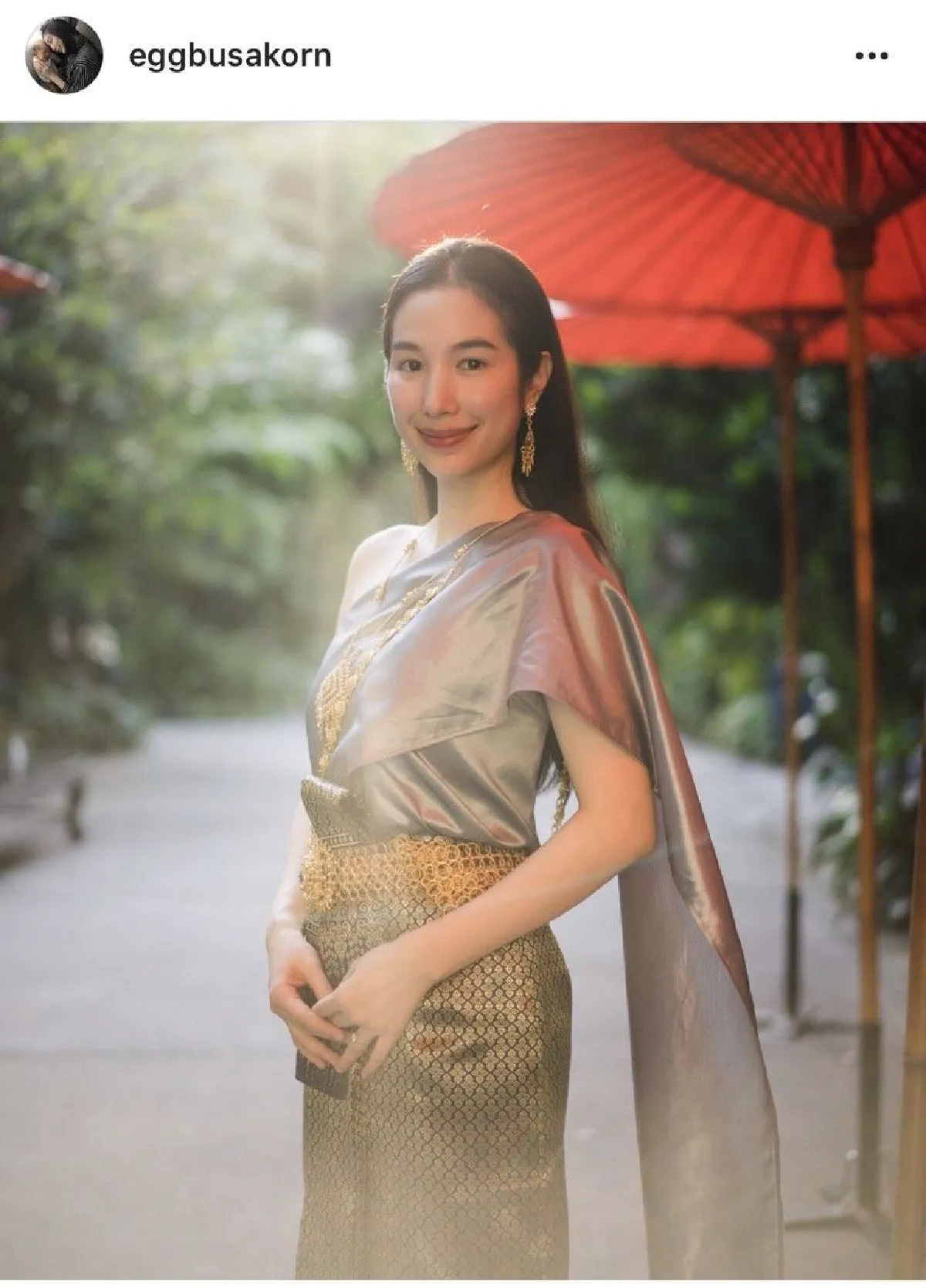 “กัปตัน-เอ้ก” พร้อมครอบครัวร่วมแต่งชุดไทย ในวันสงกรานต์