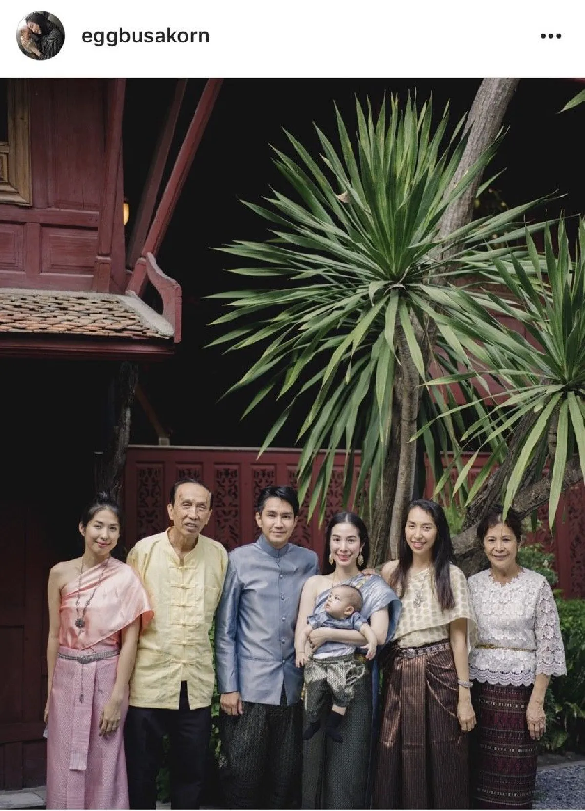 “กัปตัน-เอ้ก” พร้อมครอบครัวร่วมแต่งชุดไทย ในวันสงกรานต์