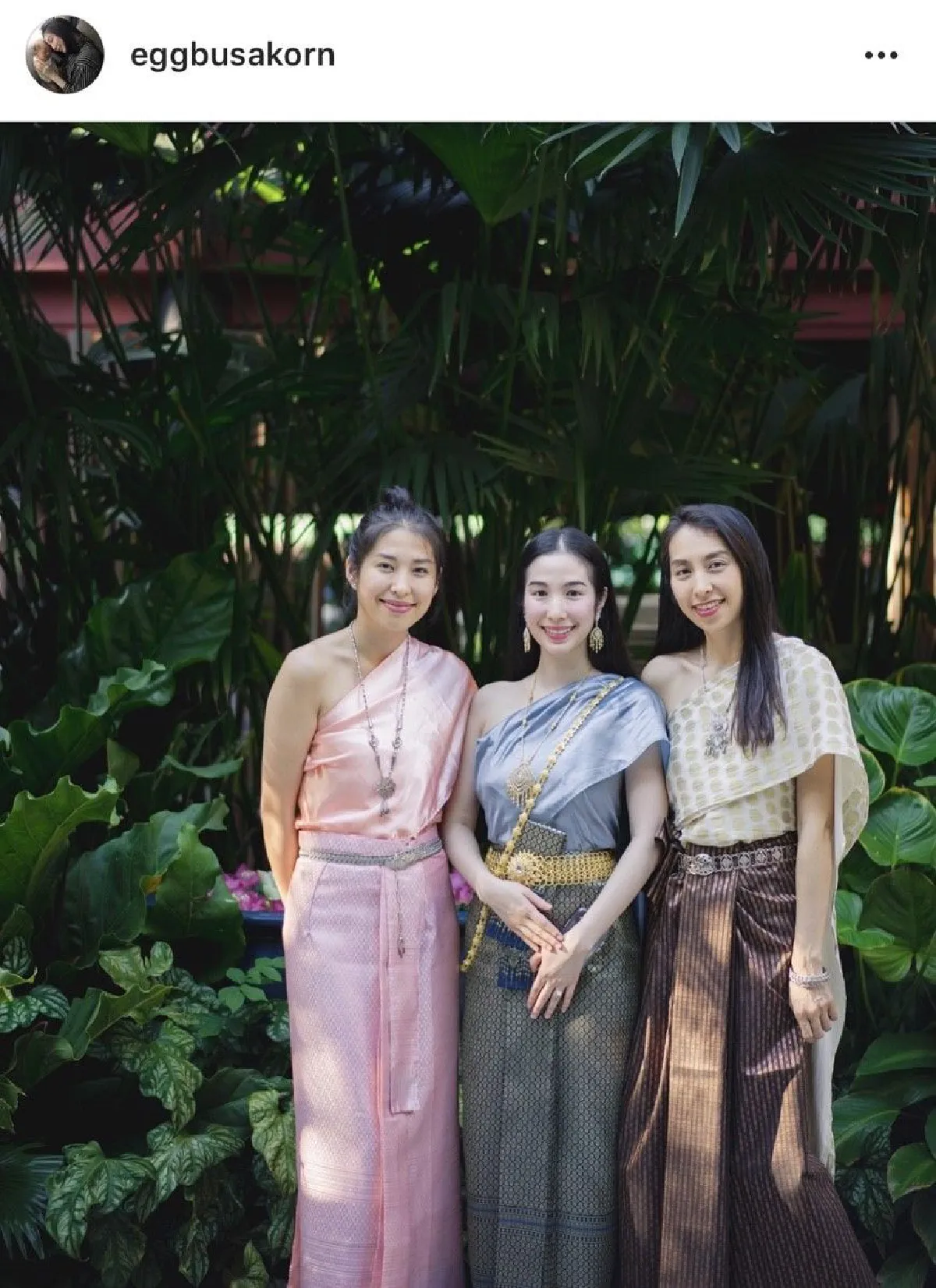 “กัปตัน-เอ้ก” พร้อมครอบครัวร่วมแต่งชุดไทย ในวันสงกรานต์