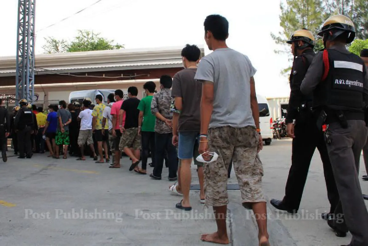 ตร.คุมตัว 380 ผู้ต้องหา "เมาแล้วขับ" สาบานต่อหน้ามีด-ลูกปืน