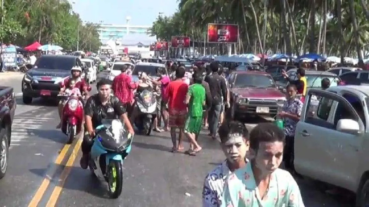 สงกรานต์วันไหลบางแสนสุดคึก จนท.ยึดกระบอกฉีดน้ำอื้อ