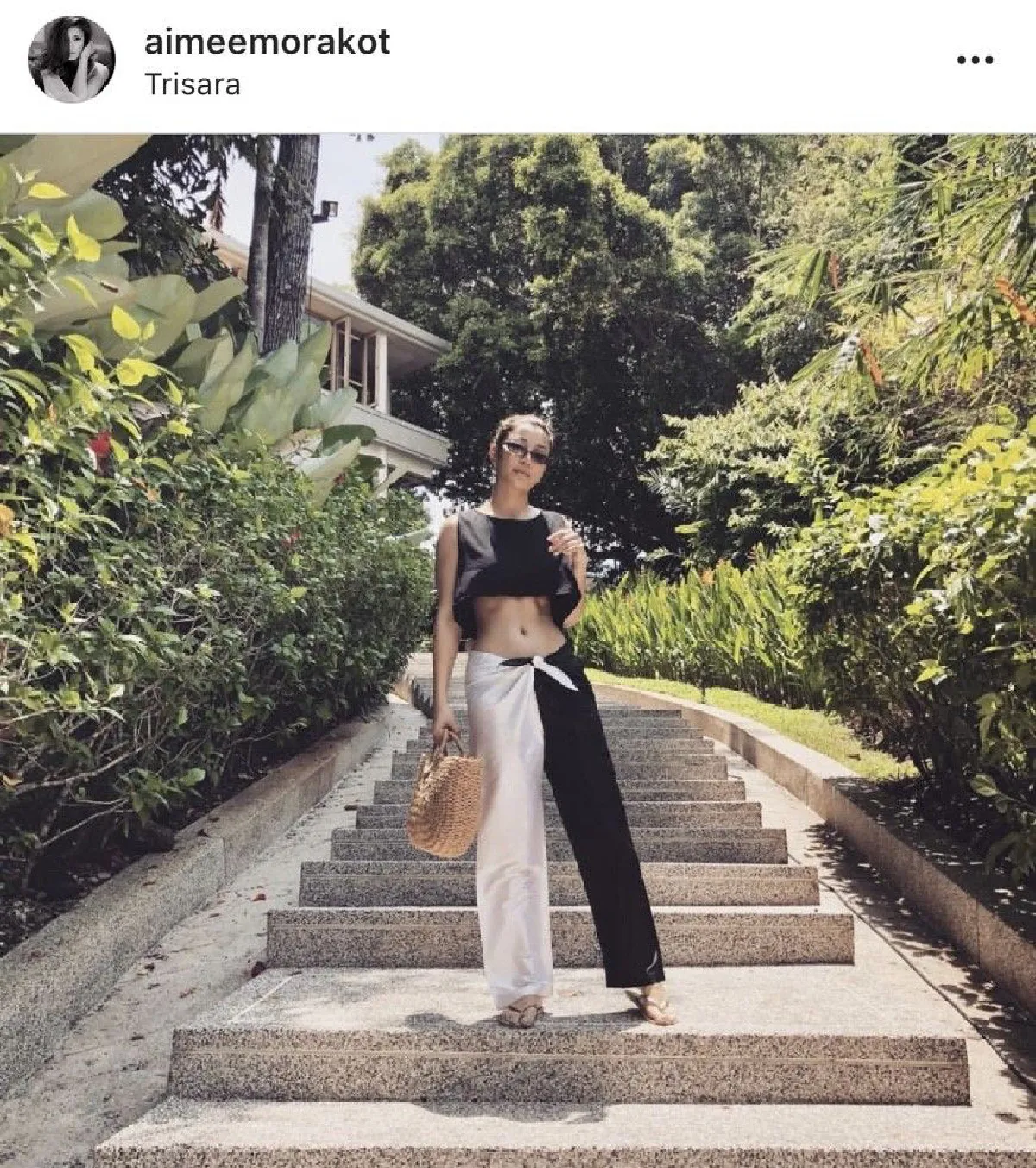 ร้อนกว่าอากาศ! “เอมมี่ มรกต” อวดหุ่นแซ่บ ในชุดว่ายน้ำสุดเซ็กซี่