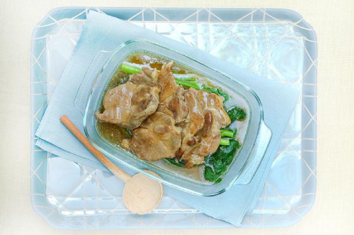 อบ อบ จานอร่อย ข้าวหมูอบน้ำใสก้านคะน้า อบ อบ จานอร่อย ข้าวหมูอบน้ำใสก้านคะน้า