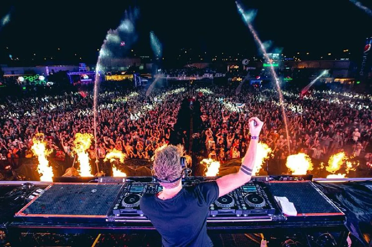 ปิดฉากอย่างยิ่งใหญ่ Pepsi presents S2O Songkran Music Festival 2018 ผู้ร่วมงานทะลุ 56,000 คน! พร้อมชวนคนไทยนับถอยหลังสู่การโกอินเตอร์ครั้งแรกของ S2O Songkran Music Festival  ที่กรุงโตเกียว ประเทศญี่ปุ่น ในเดือนสิงหาคมนี้