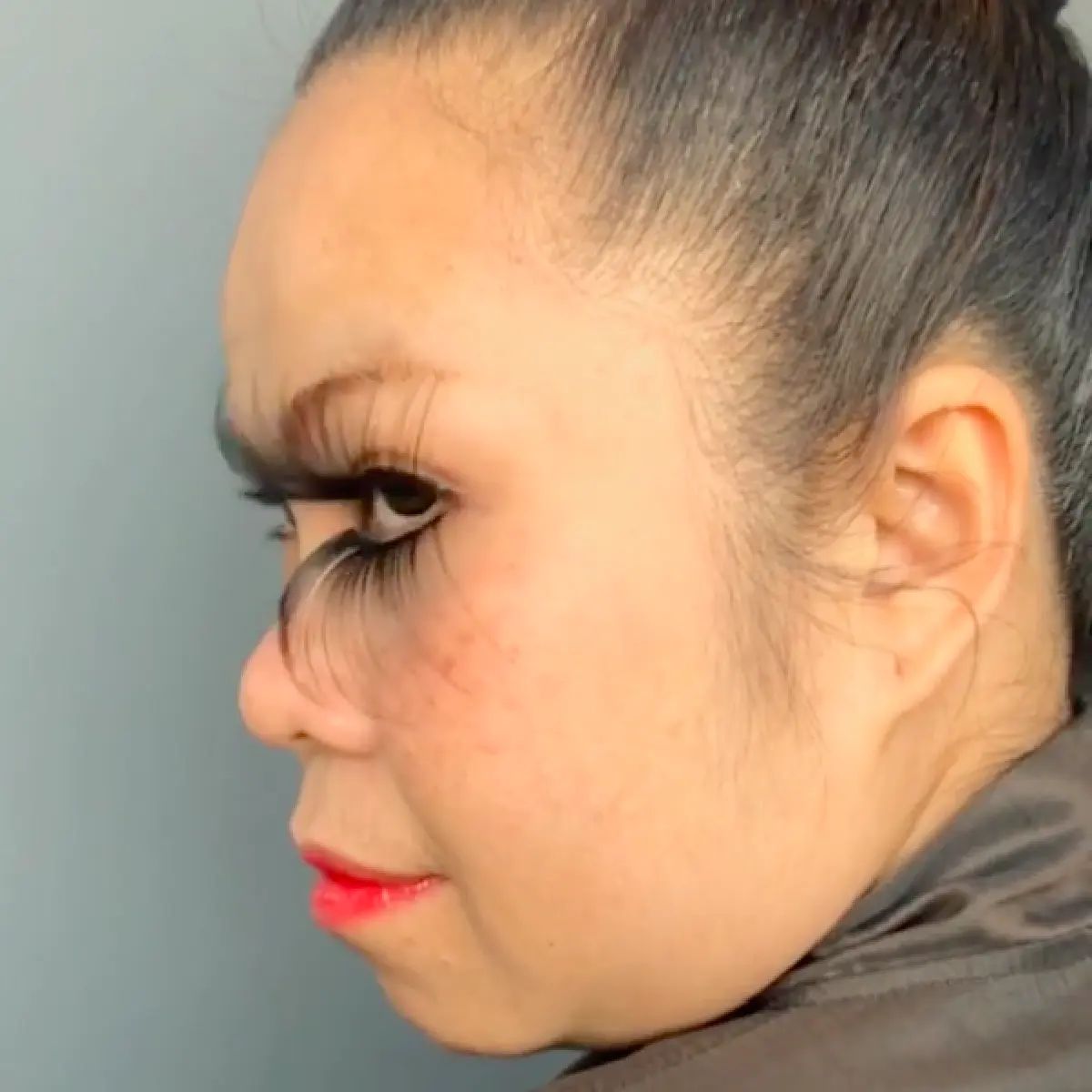 เทรนด์ใหม่!? “ตุ๊กกี้" กับขนตาปลอมสุดเว่อร์วัง ไกลแค่ไหนก็ต้องเห็น