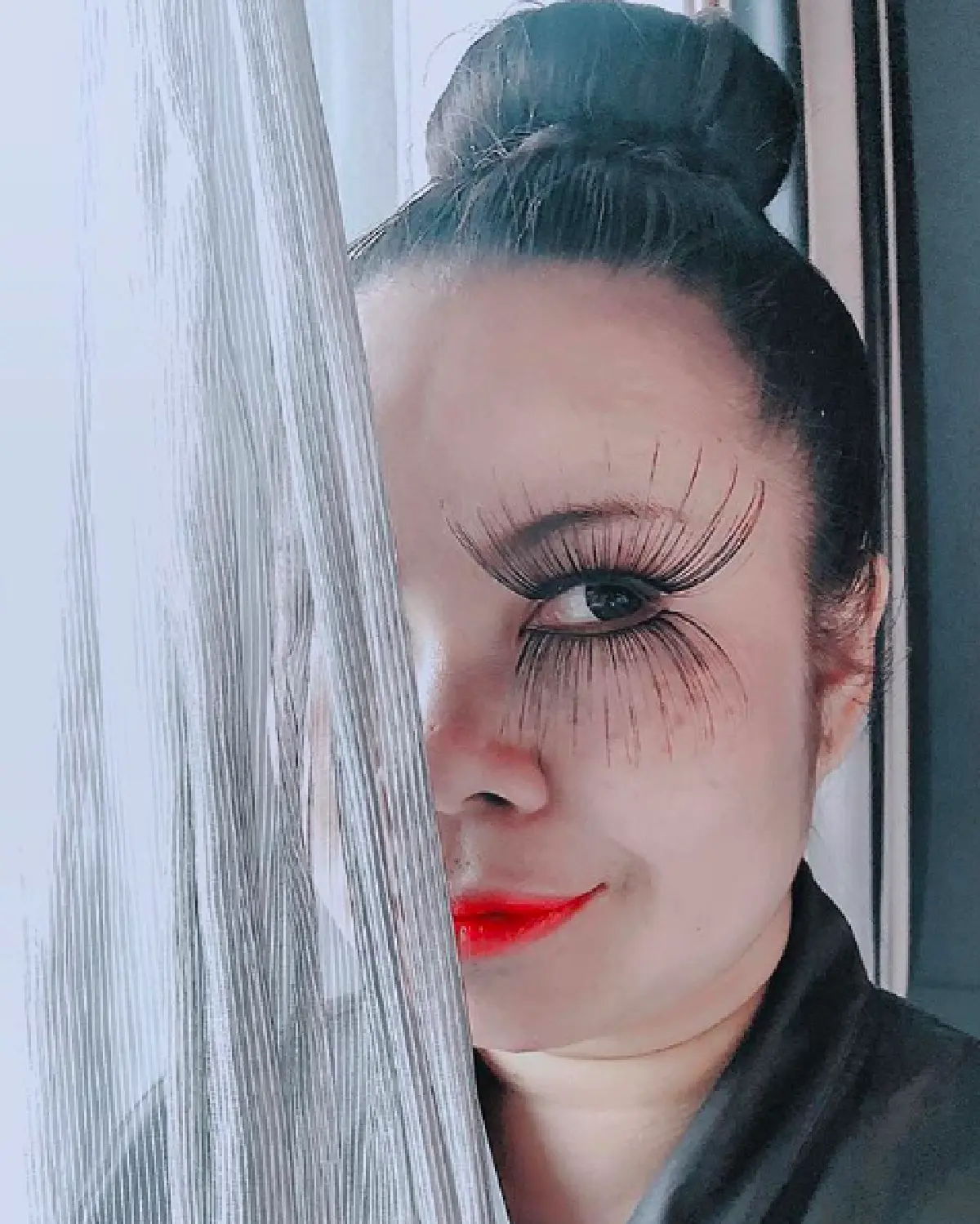 เทรนด์ใหม่!? “ตุ๊กกี้" กับขนตาปลอมสุดเว่อร์วัง ไกลแค่ไหนก็ต้องเห็น