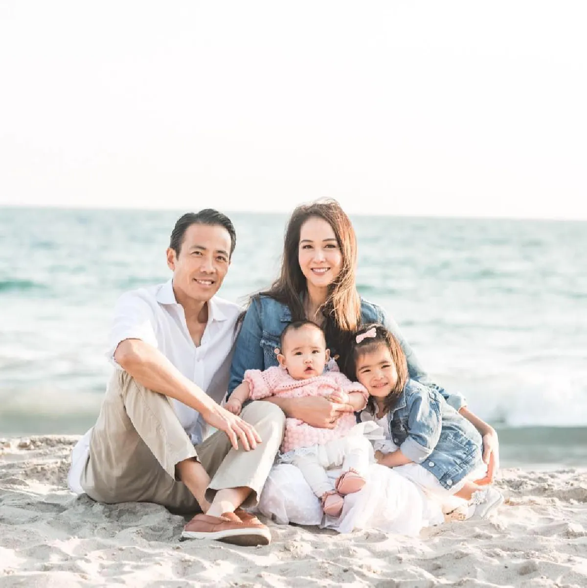 ส่องภาพ "ลดา เองชวเดชาศิลป์” กับชีวิตครอบครัวสุดแฮปปี้