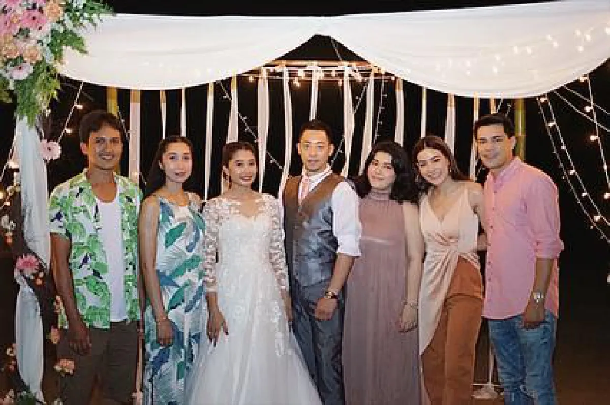 สุดชื่นมื่น! “คิมเบอร์ลี่" ควง “หมาก” ร่วมงานแต่งพี่ชายคนโต