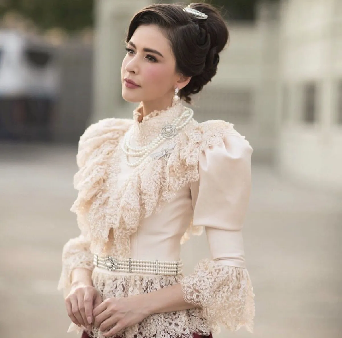 รวมภาพดาราสาวลูกครึ่ง กับชุดไทยแสนสง่าที่สวยจนไร้ที่ติ