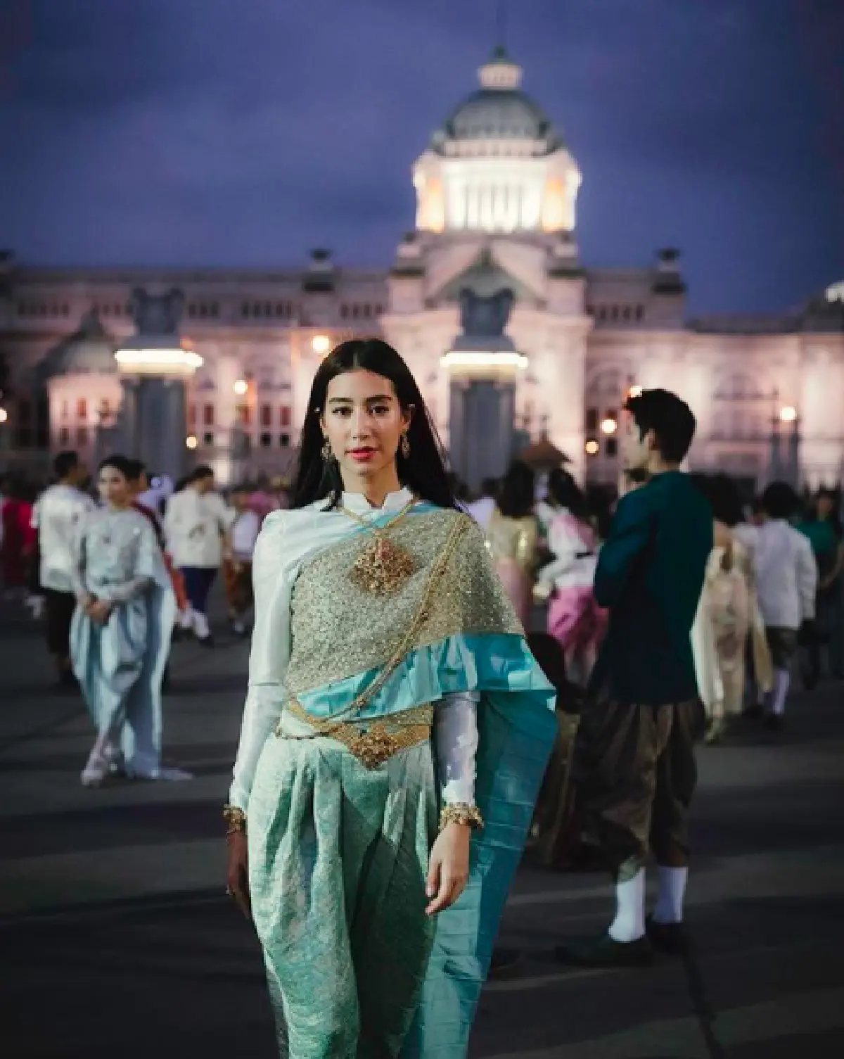 รวมภาพดาราสาวลูกครึ่ง กับชุดไทยแสนสง่าที่สวยจนไร้ที่ติ