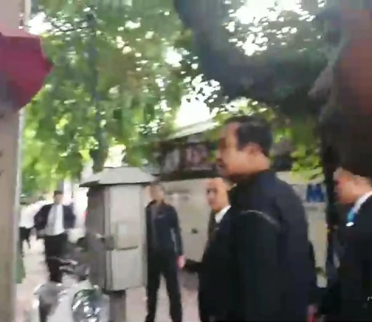 ทำเนียบวุ่น! "บิ๊กตู่" วิ่งออกกำลังกายไปนางเลิ้ง-ทักทายประชาชน