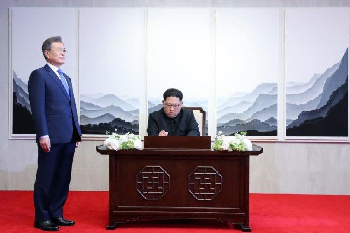 "สันติภาพเริ่มต้นที่นี่" ข้อความผู้นำคิมลงนามในสมุดเยี่ยม "สันติภาพเริ่มต้นที่นี่" ข้อความผู้นำคิมลงนามในสมุดเยี่ยม