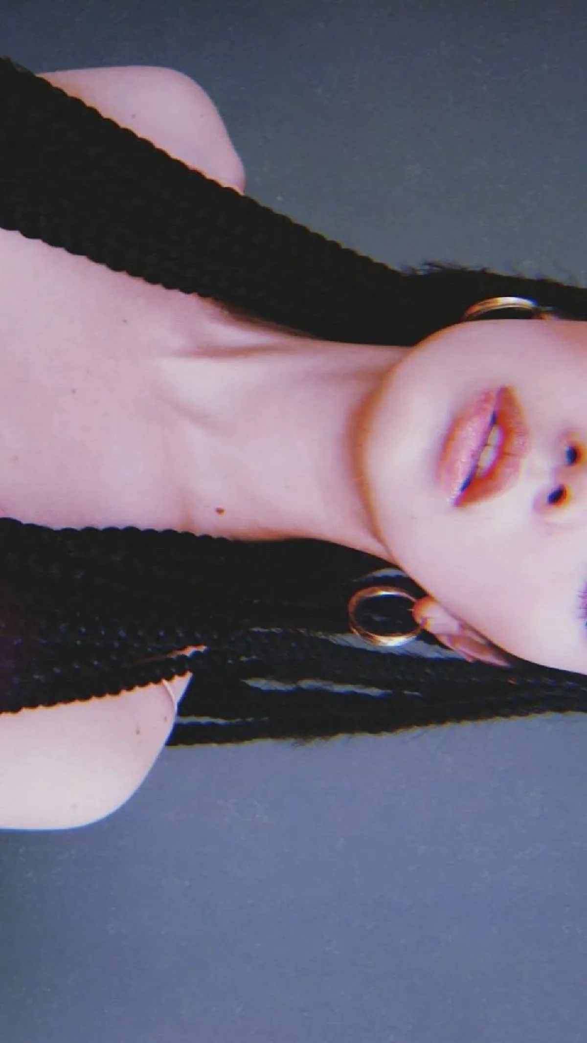 ลุคไหนก็รอด! ใหม่ ดาวิกา ในมาดสาวเท่ถักเปียเดรดล็อคทั้งหัว