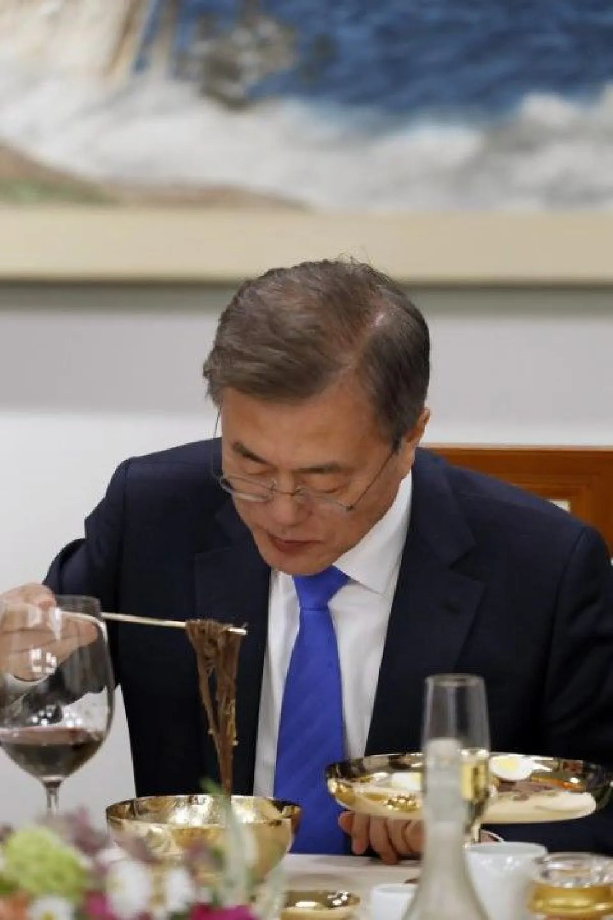 คนเกาหลีใต้ต่อแถวกินบะหมี่เย็นสูตรเกาหลีเหนือ