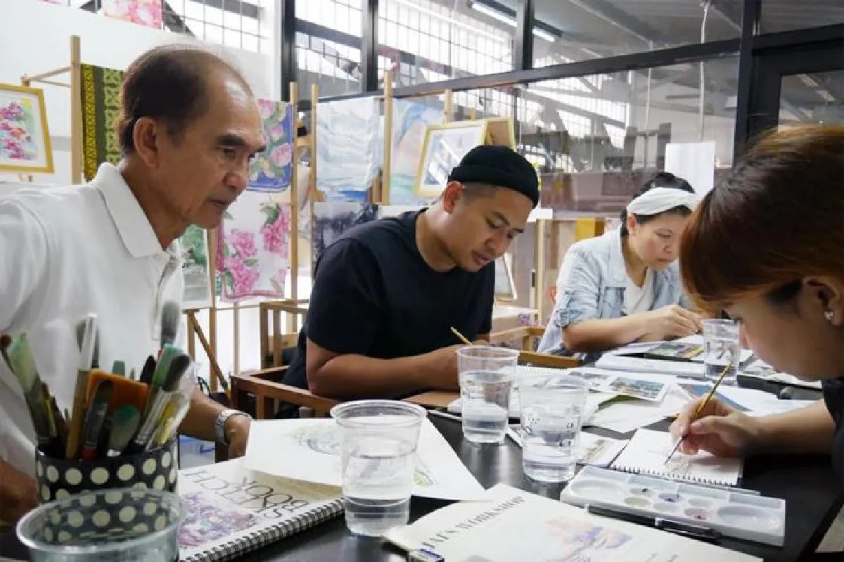 งานศิลปะสวมใส่ได้เพื่อคนรุ่นใหม่ ดีไซน์จากใจศิลปินสูงอายุ ‘ชูศิษฎ์ เขียวชะอุ่ม’