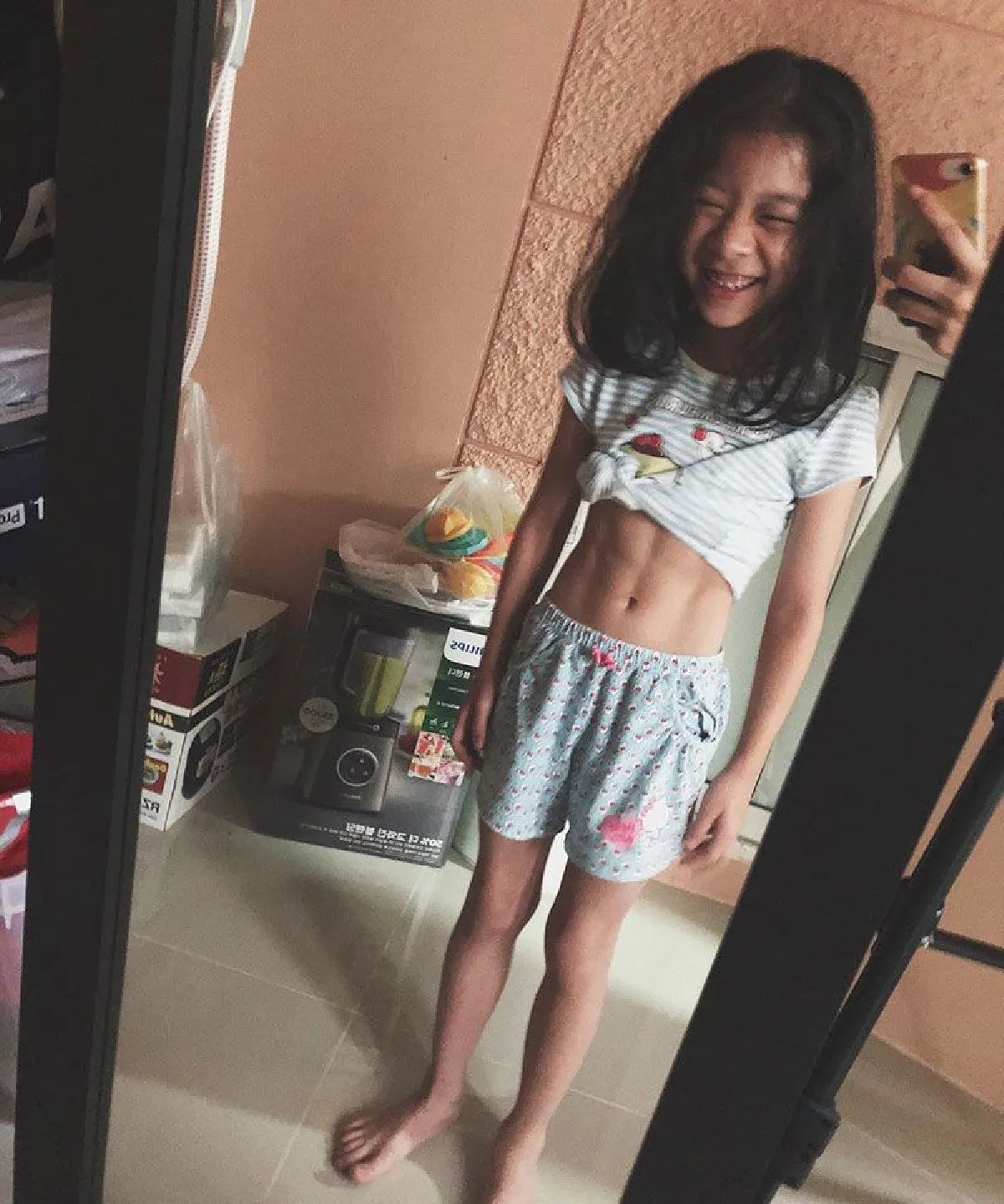 คุณพ่อยังอาย! น้องยี่หวา ลูกสาว โจ๊ก โซคูล ฟิตหนักมากจนซิคแพคขึ้น