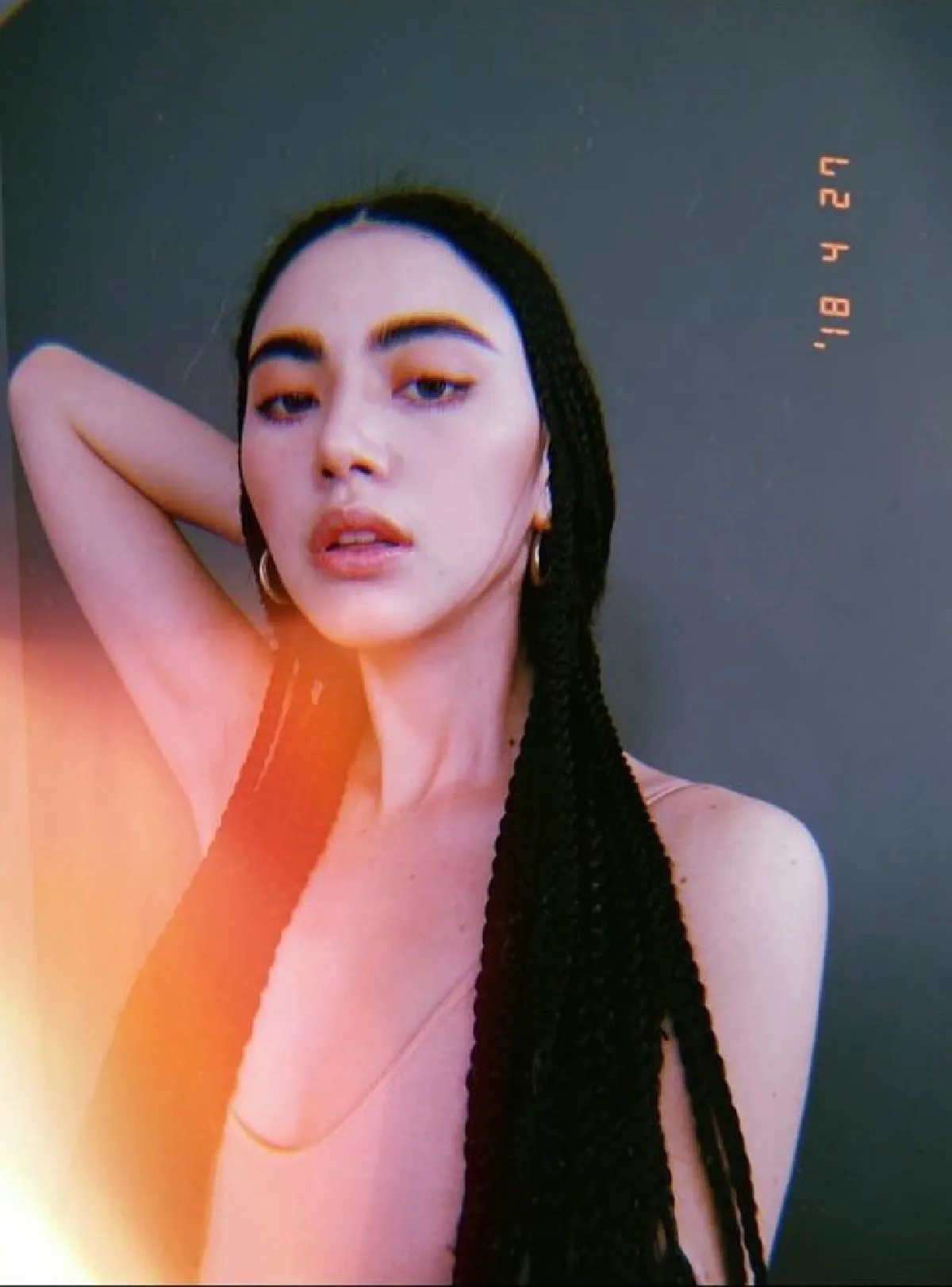 ลุคไหนก็รอด! ใหม่ ดาวิกา ในมาดสาวเท่ถักเปียเดรดล็อคทั้งหัว