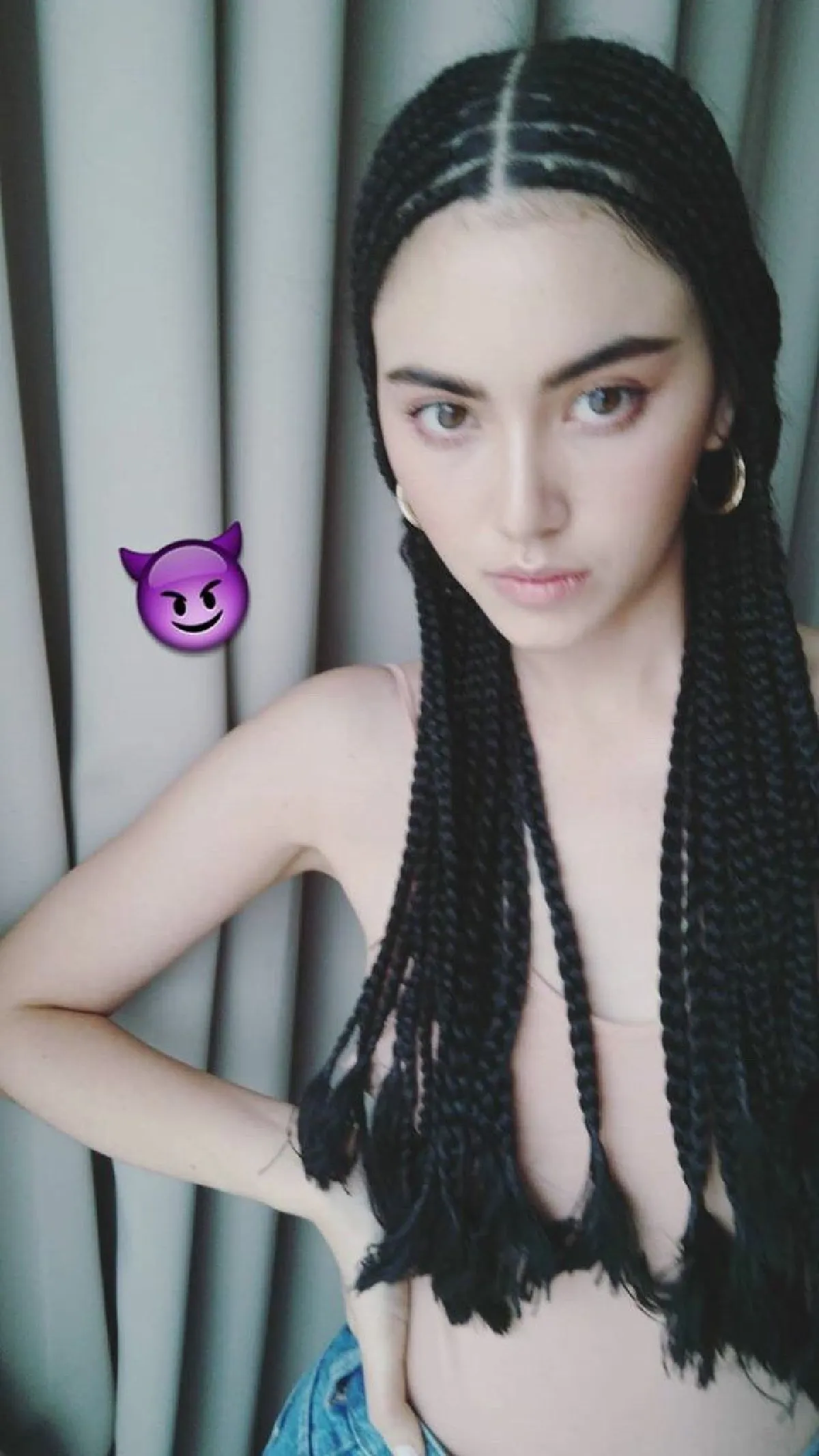 ลุคไหนก็รอด! ใหม่ ดาวิกา ในมาดสาวเท่ถักเปียเดรดล็อคทั้งหัว