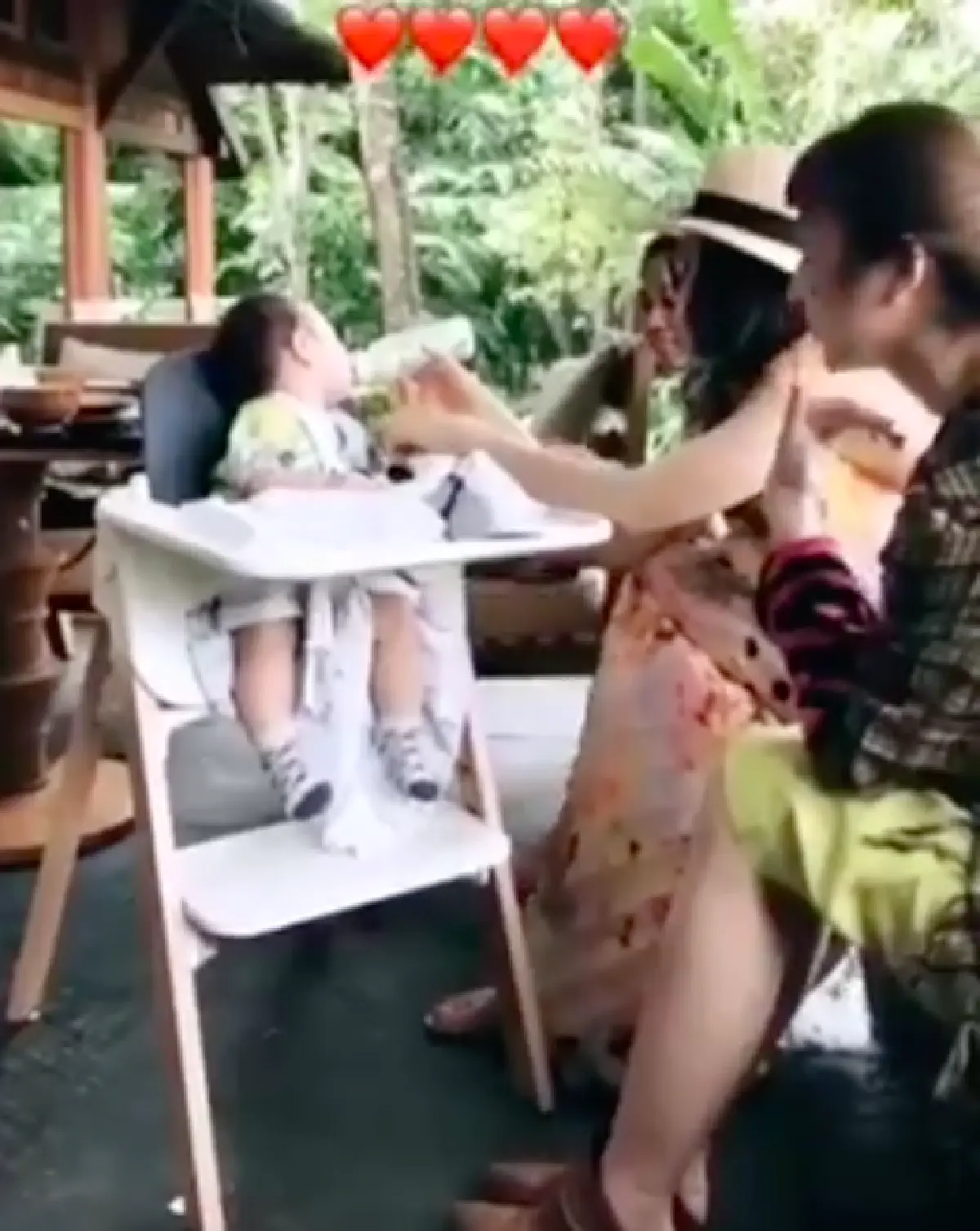 “แม่ชม” พา 2 ซุปตาร์หมื่นล้าน “สายฟ้า-พายุ” เที่ยวเชียงใหม่ชมแฟชั่นโชว์